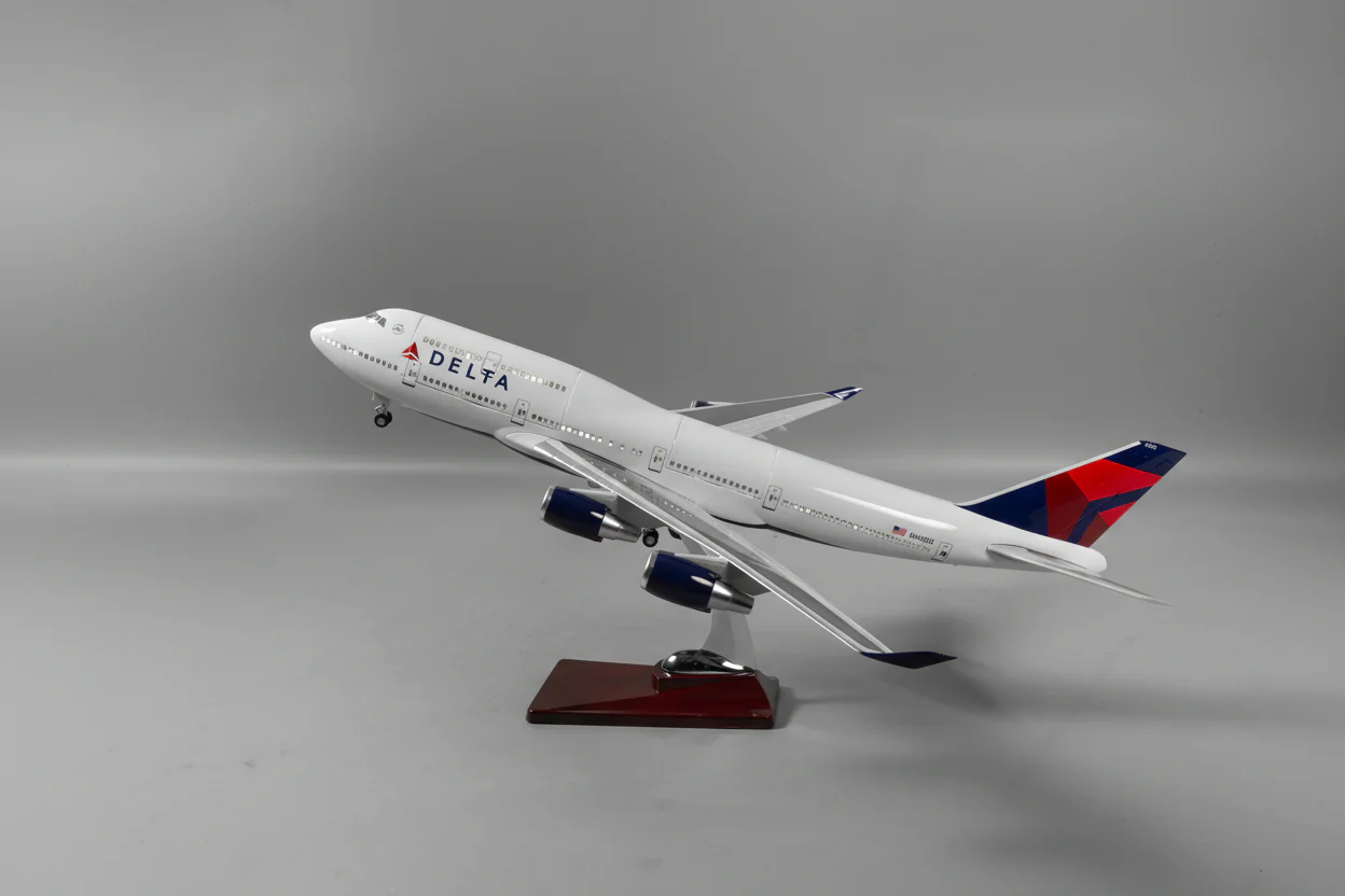 Boeing 747 Delta Classic Livery 1:150 – 47 cm / 18.5 in – Opening Interior - Image 3