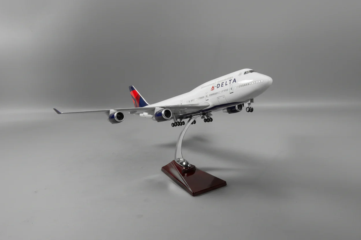 Boeing 747 Delta Classic Livery 1:150 – 47 cm / 18.5 in – Opening Interior - Image 4