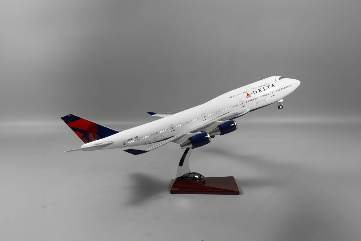 Boeing 747 Delta Classic Livery 1:150 – 47 cm / 18.5 in – Opening Interior - Image 5
