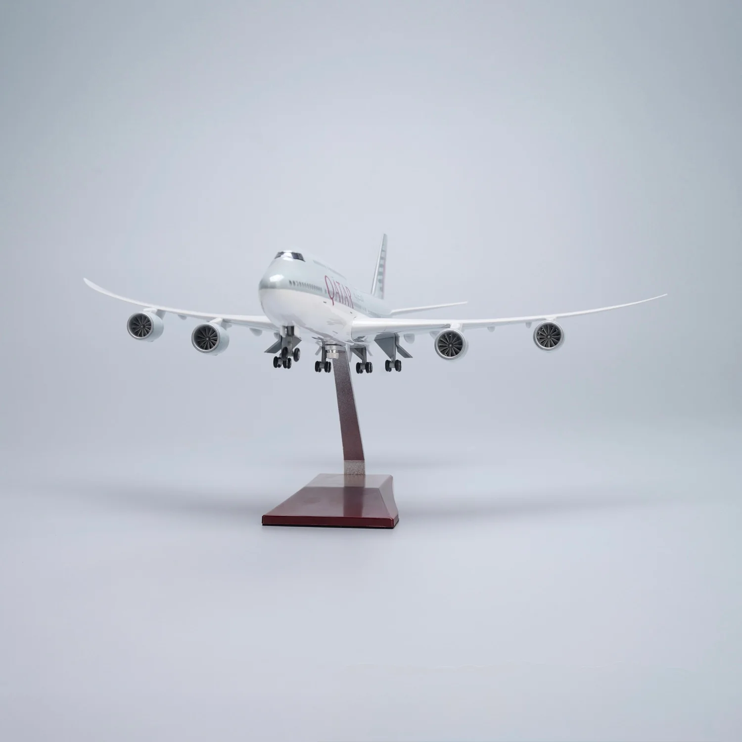 B747 QATAR - SCALE 1/150 - 47CM - 18.5 IN - AIRPLANE MODEL - Image 4