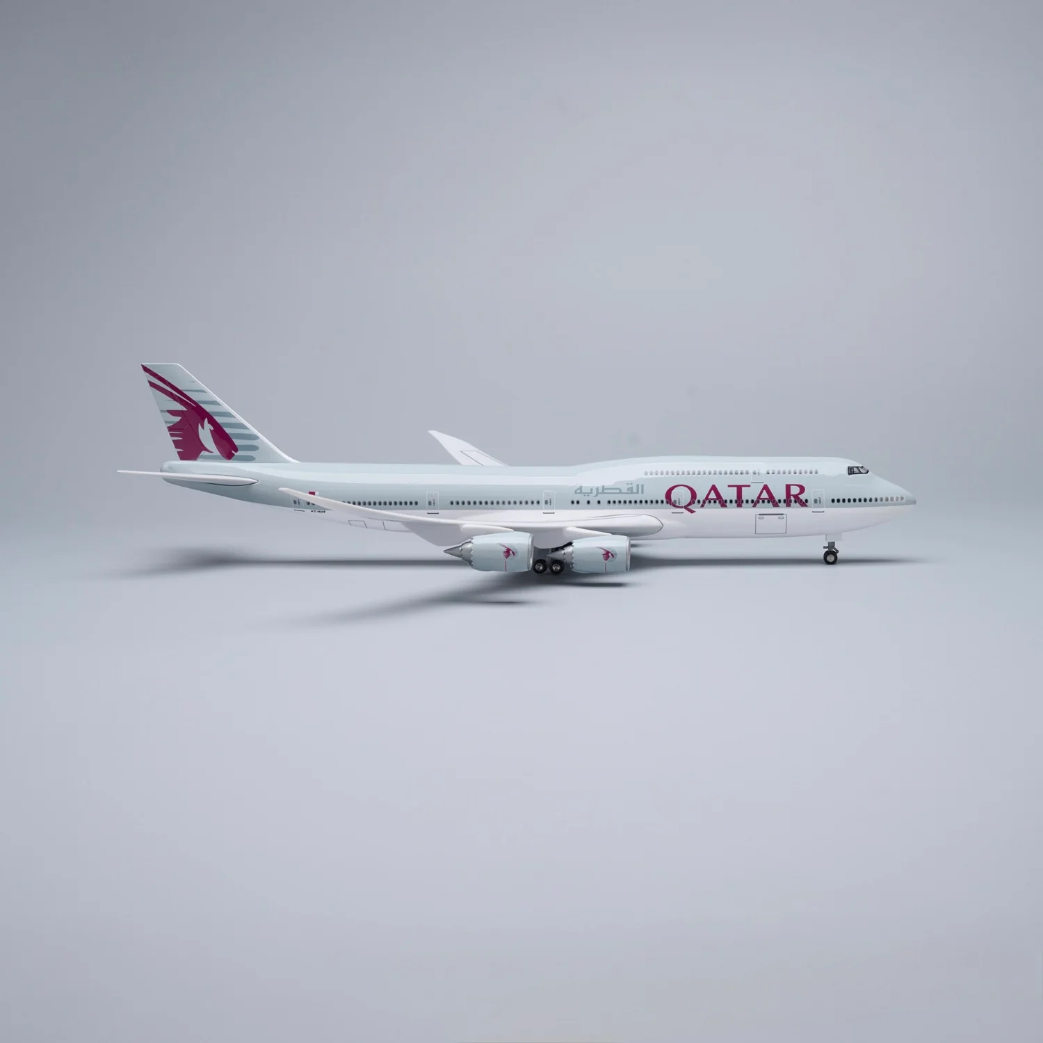 B747 QATAR - SCALE 1/150 - 47CM - 18.5 IN - AIRPLANE MODEL - Image 7