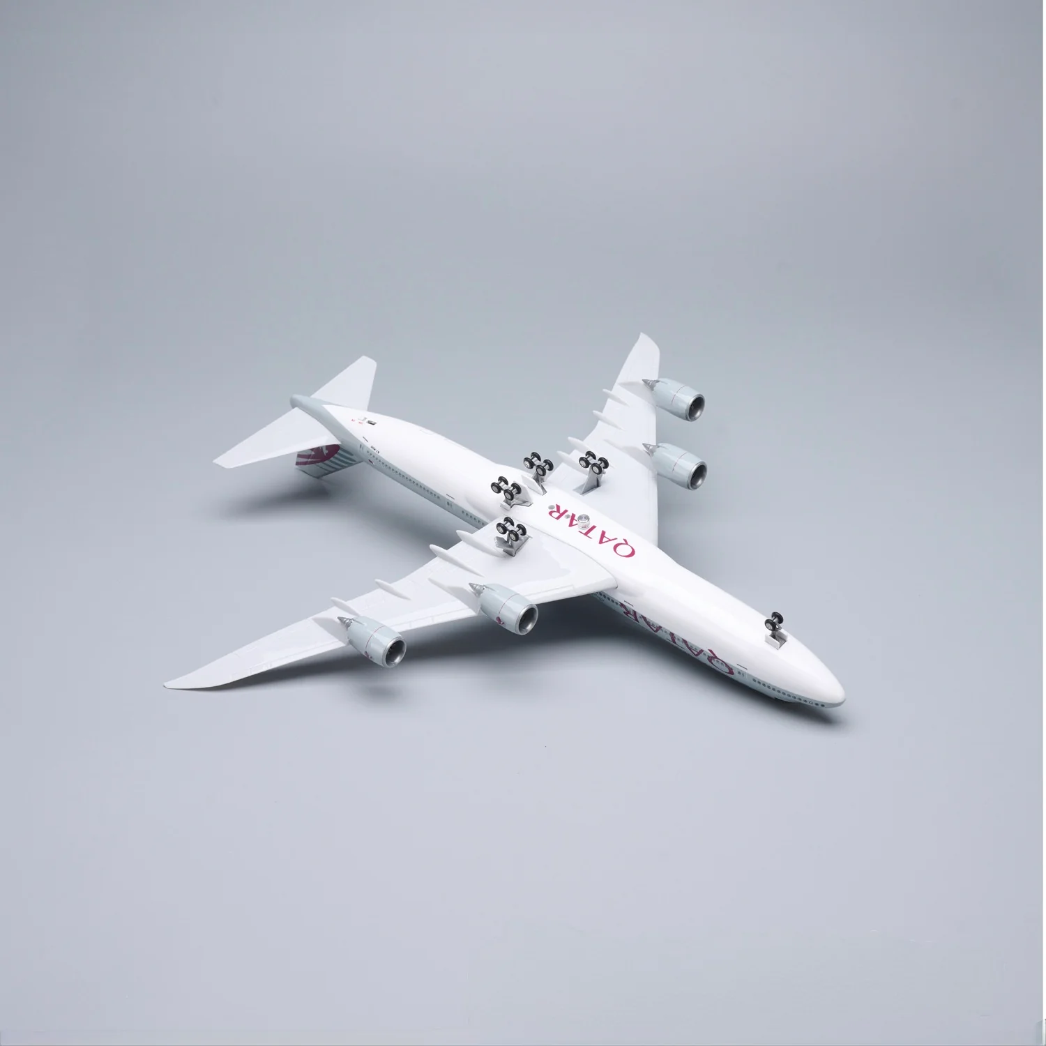 B747 QATAR - SCALE 1/150 - 47CM - 18.5 IN - AIRPLANE MODEL - Image 8