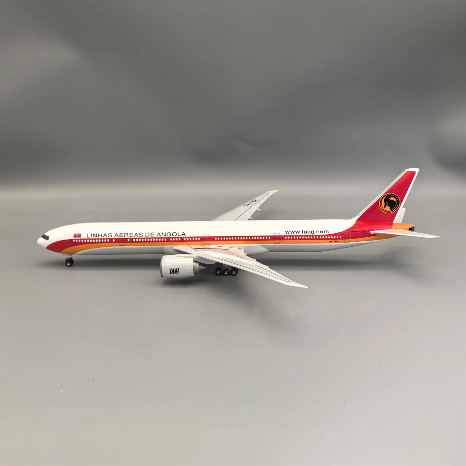 B777 TAAG Angola Airlines  - SCALE 1/157 - 47CM -18.5IN - Image 3