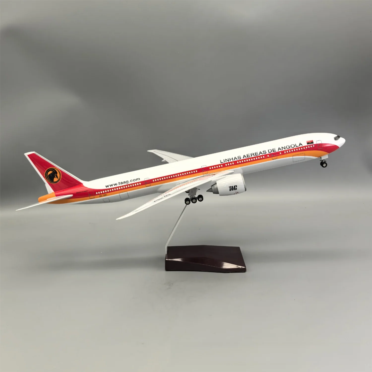 B777 TAAG Angola Airlines  - SCALE 1/157 - 47CM -18.5IN - Image 5