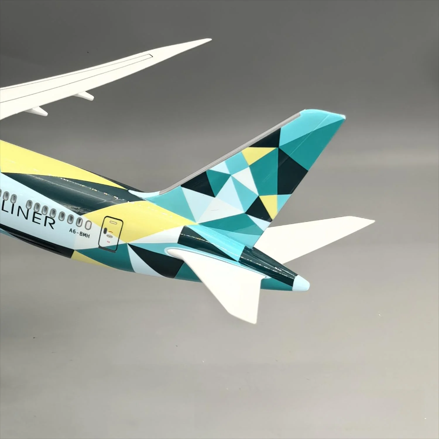 Boeing 787-10 Etihad Airways 1:145 – 47 cm / 18.5 in – LED Lights - Image 13
