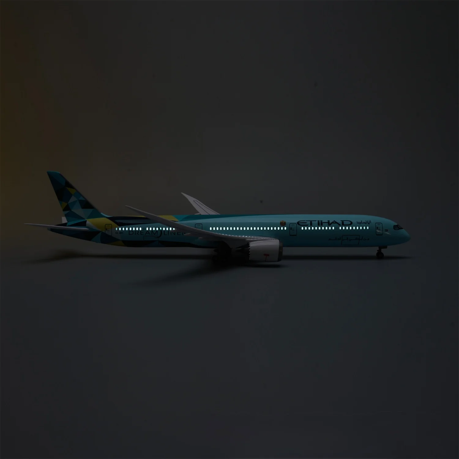 Boeing 787-10 Etihad Airways 1:145 – 47 cm / 18.5 in – LED Lights - Image 4