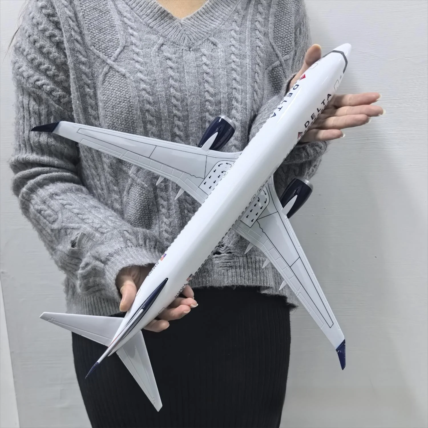 Boeing 737-800 Delta 1:80 – 47 cm / 18.5 in – LED Lights (PRE ORDER 10 days) - Image 4