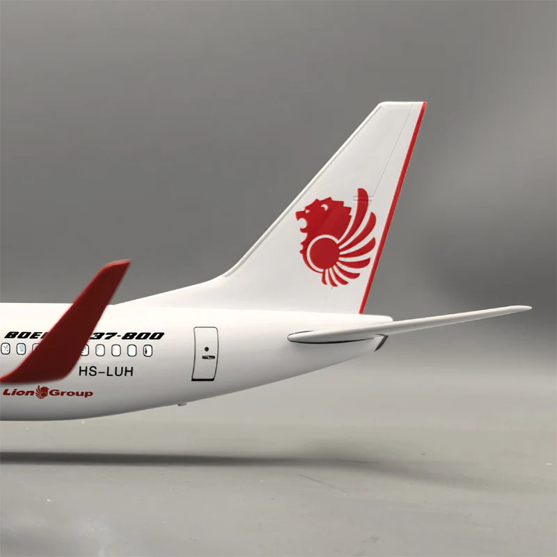Boeing 737 Thai Lion Air – Scale 1:80 (47 cm / 18.5 in) - Image 12