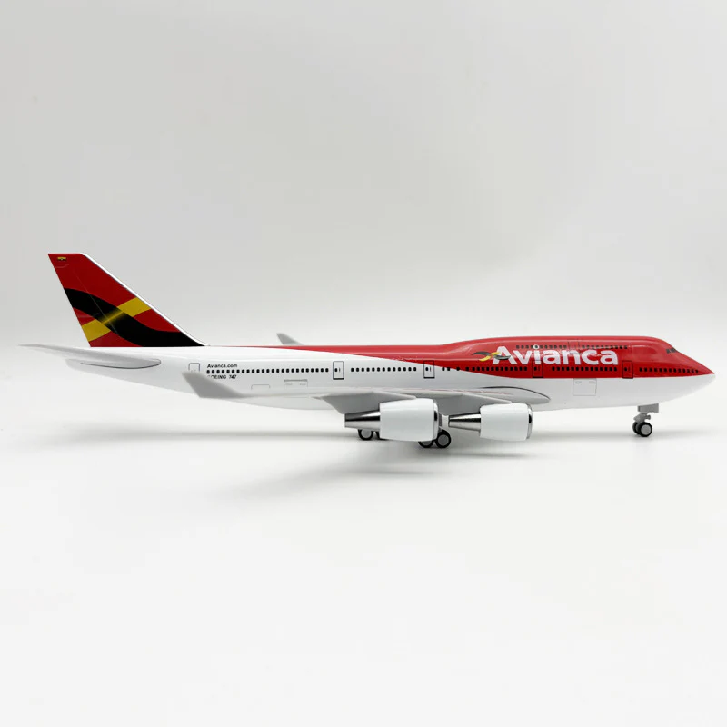Boeing 747 Avianca – Scale 1:150 – 30 cm (11.8 in) – Resin - Image 3
