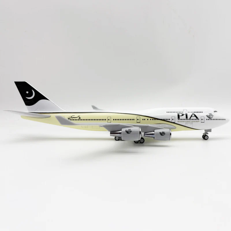 Boeing 747 Pakistan International Airlines (PIA) – Scale 1:150 – 30 cm (11.8 in) – Resin – Classic Livery - Image 3