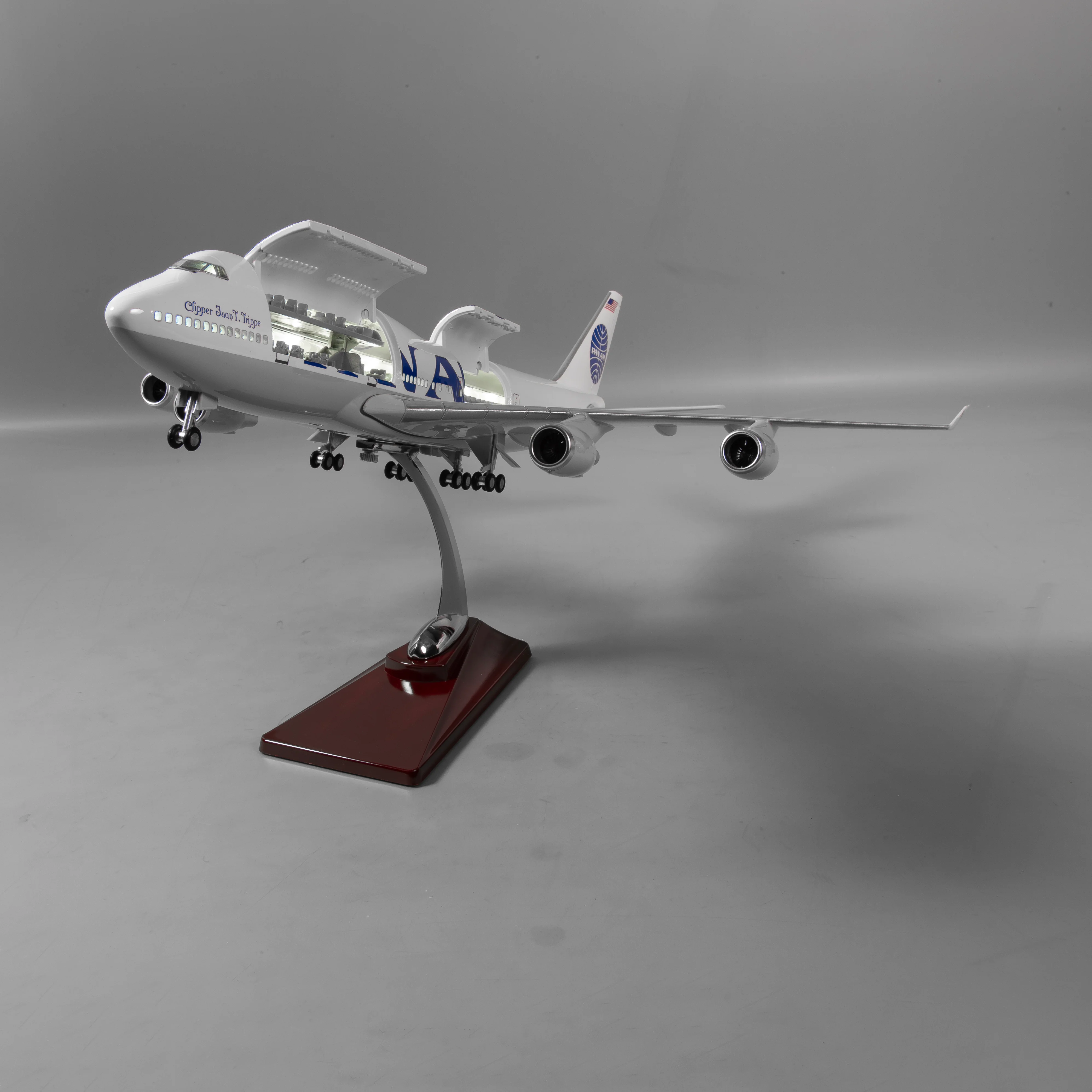 Boeing 747 PAN AM 1:150 – 47 cm / 18.5 in – Opening Interior - Image 3