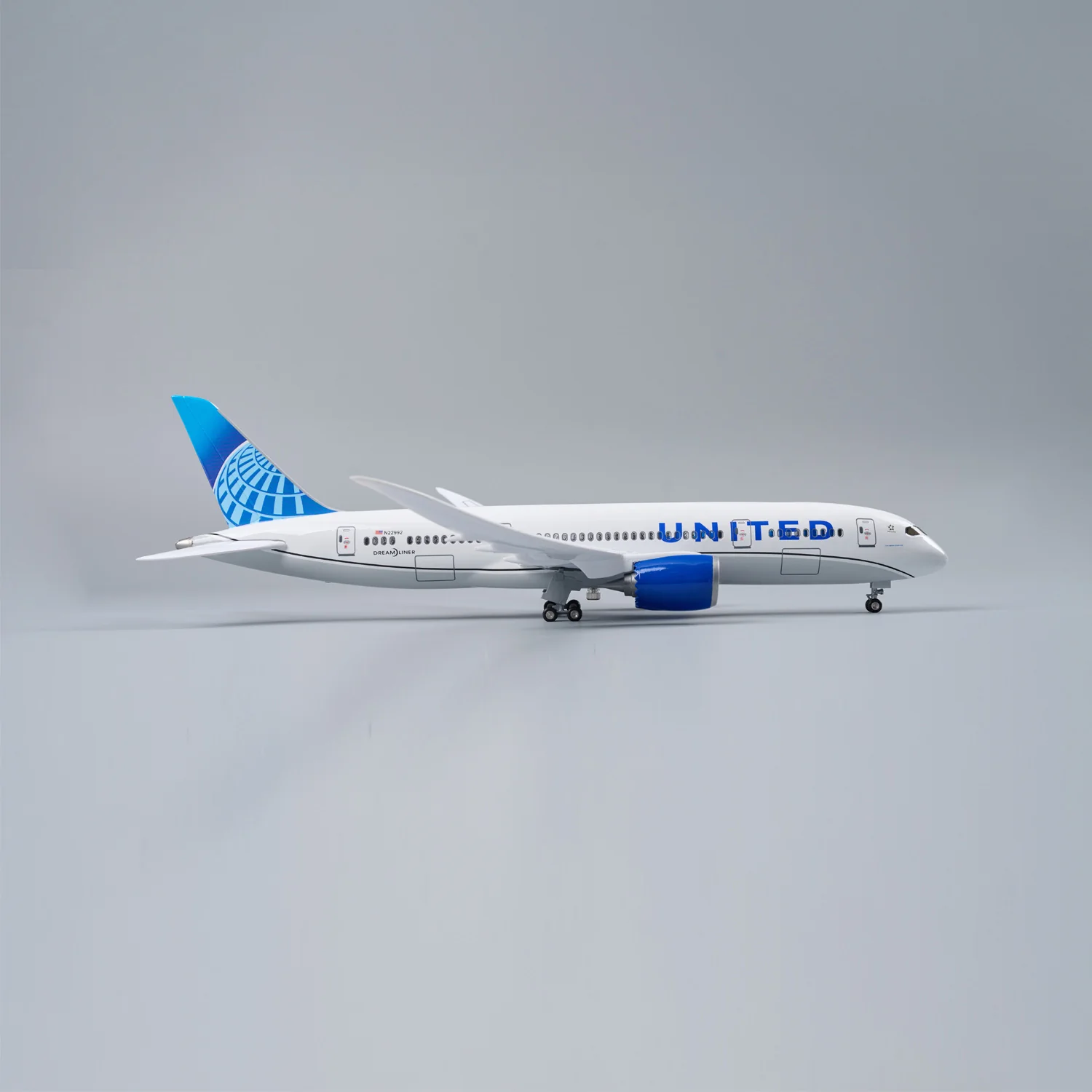 B787-9 United Airlines – SCALE 1:130 (43 CM / 16.9 IN) - New Livery - Image 3