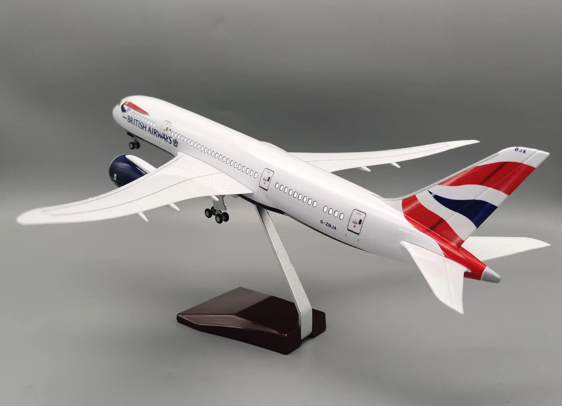 B787 British - Scale 1/130 - 43cm - 16.9 in - Image 3
