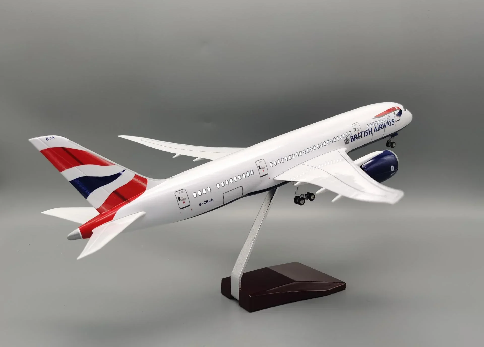 B787 British - Scale 1/130 - 43cm - 16.9 in - Image 4
