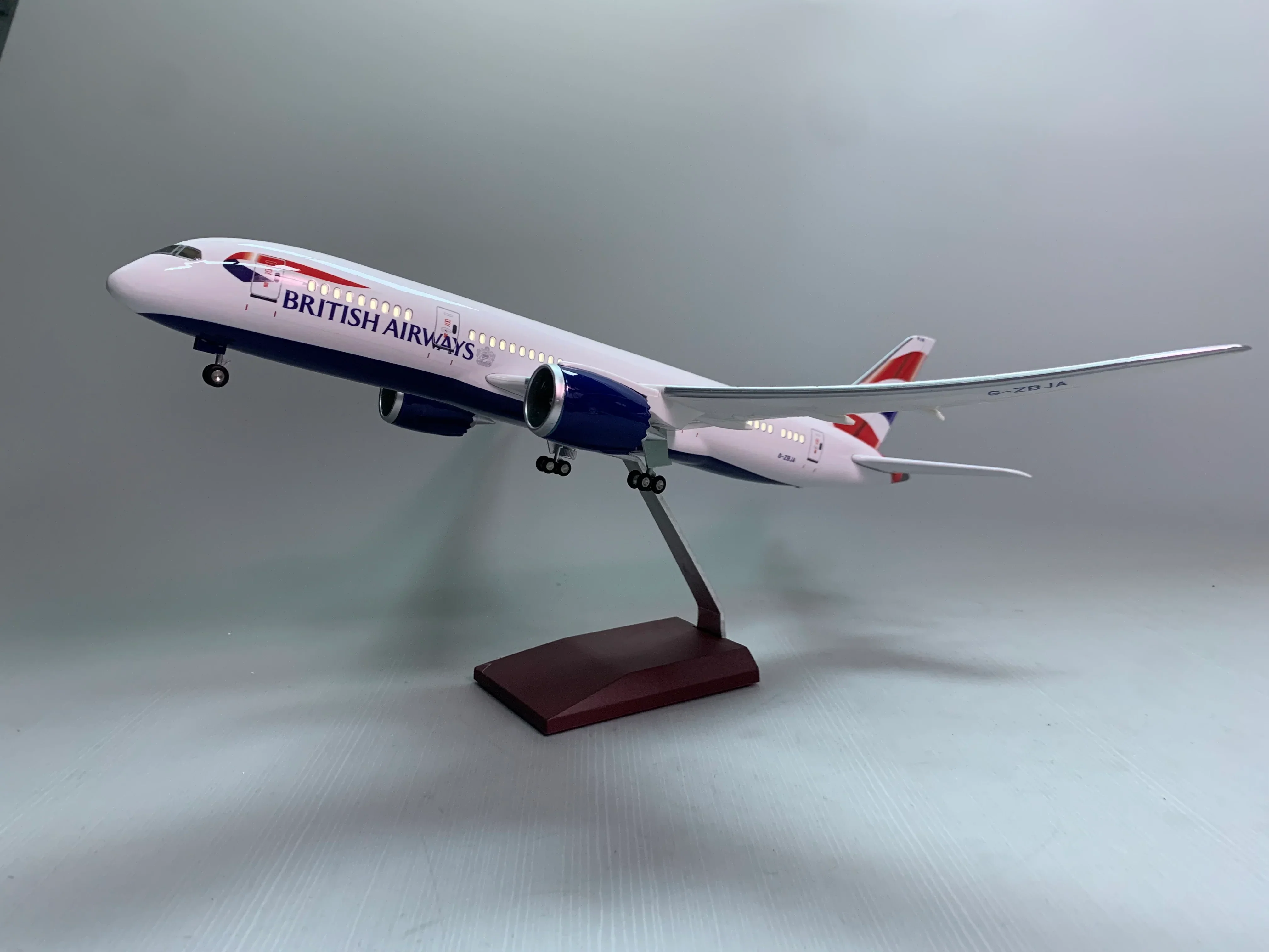 B787 British - Scale 1/130 - 43cm - 16.9 in - Image 5