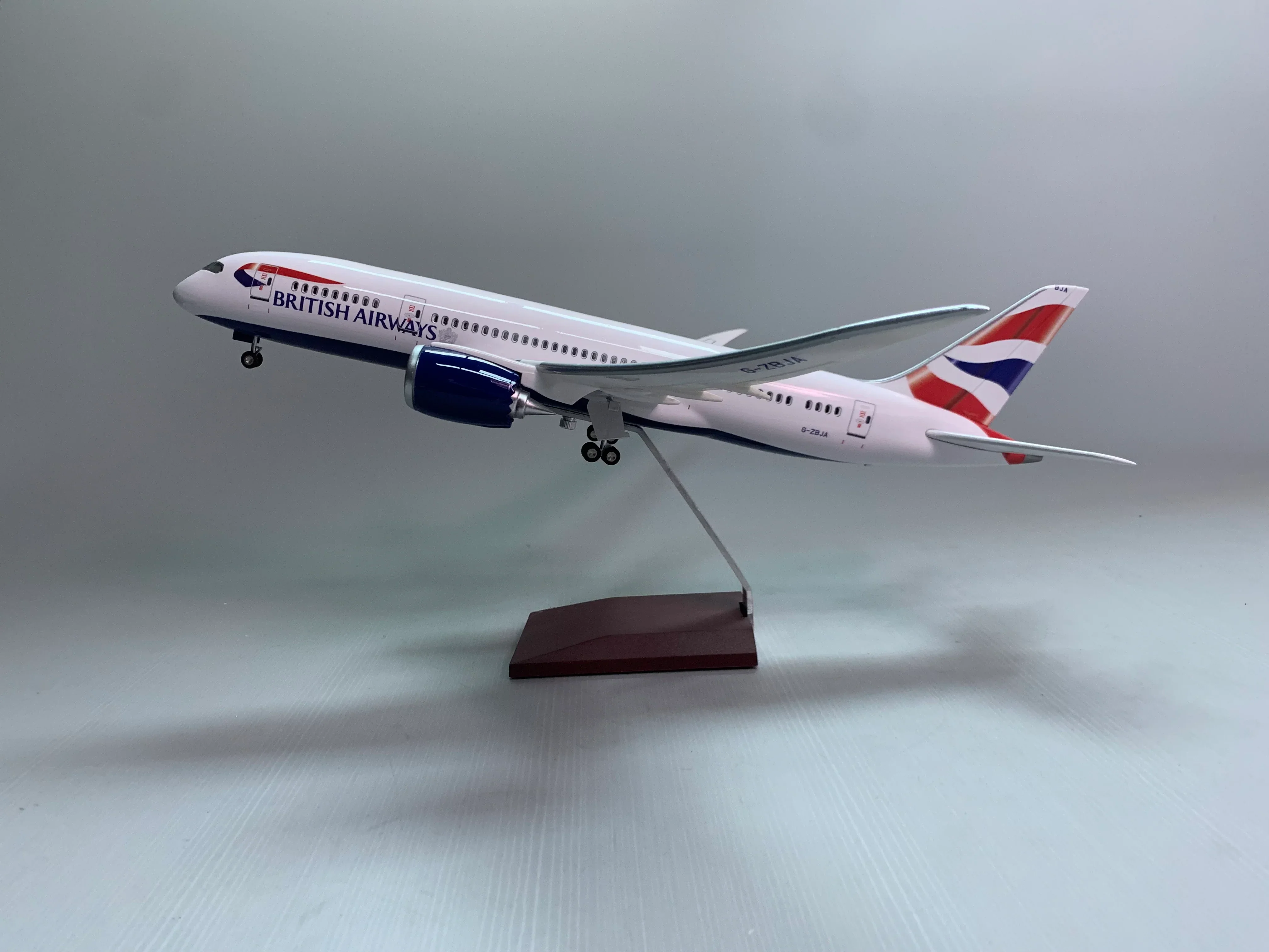 B787 British - Scale 1/130 - 43cm - 16.9 in - Image 7