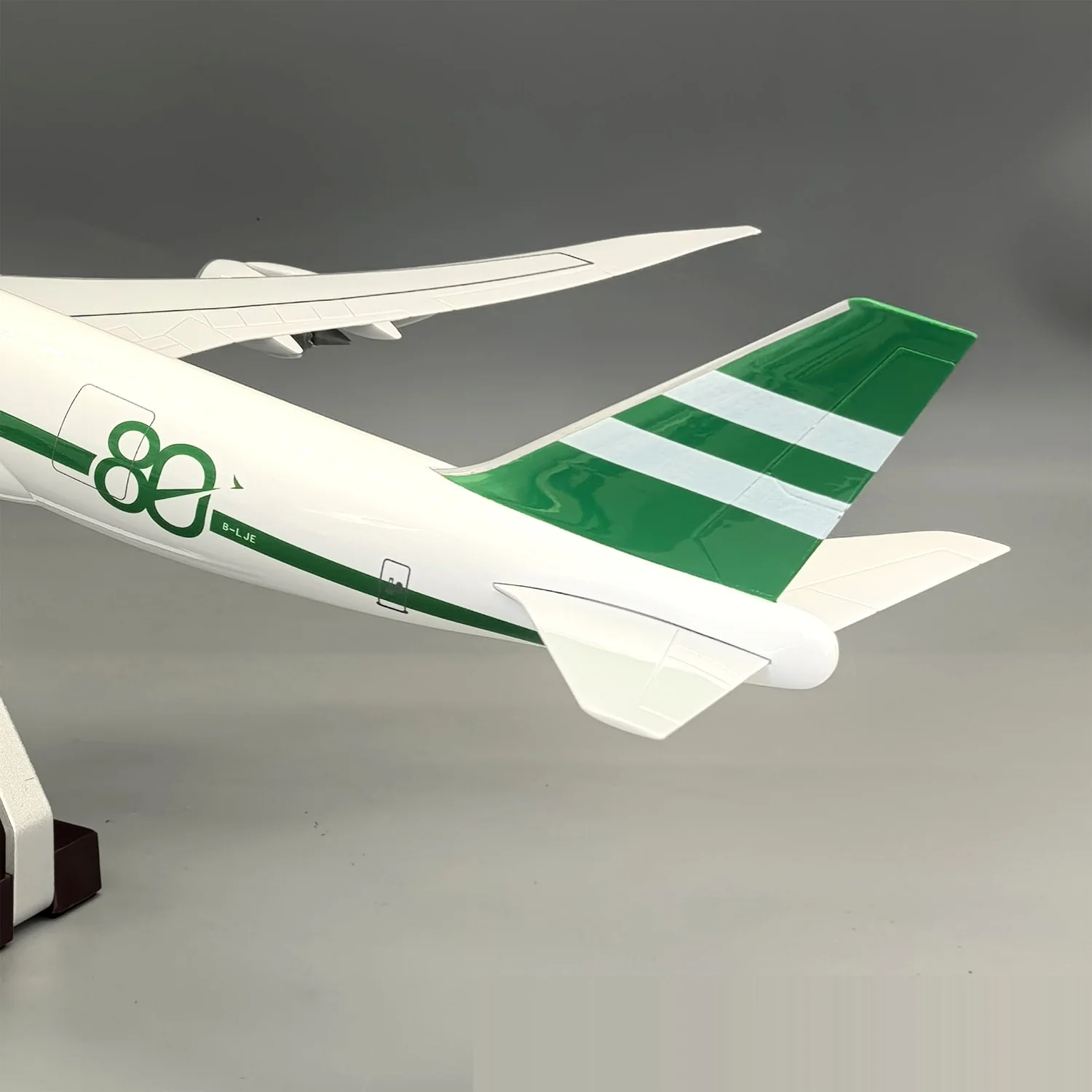 Cathay Cargo 80th Anniversary Boeing 747-8F 1:160 – 47 cm / 18.5 in – Limited Edition - Image 3
