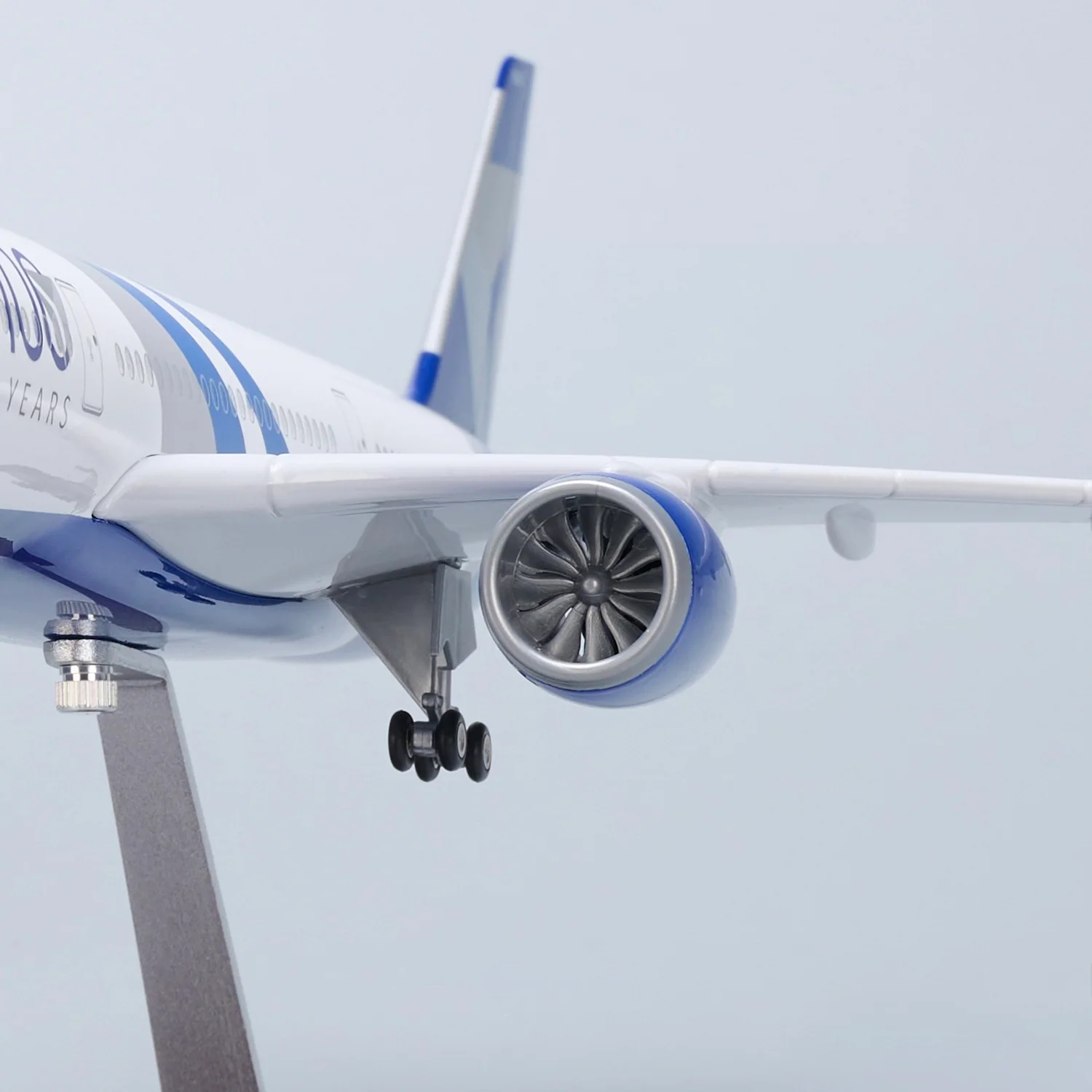 A350 Delta Airlines 1:142 – 47 cm / 18.5 in – 100 YEARS Commemorative - Image 11