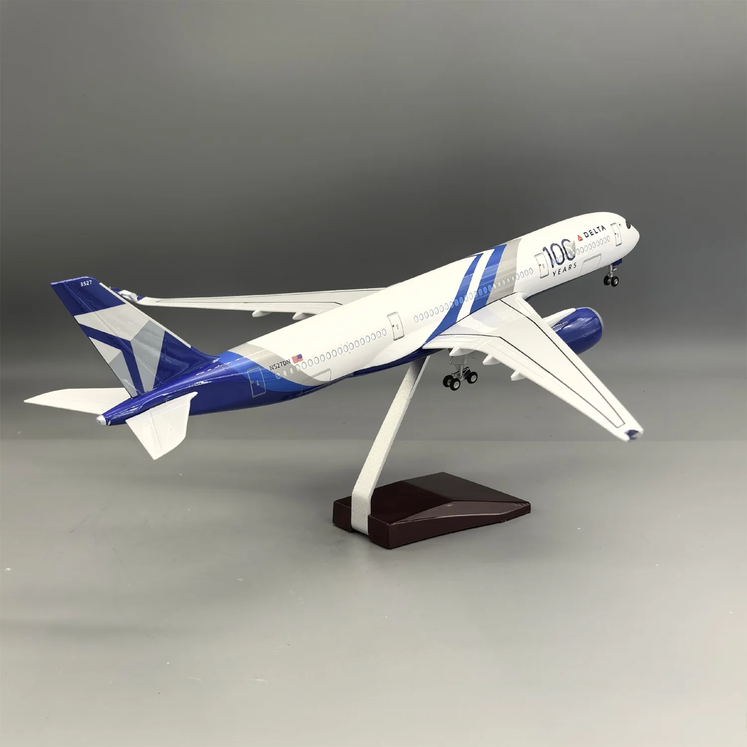 A350 Delta Airlines 1:142 – 47 cm / 18.5 in – 100 YEARS Commemorative - Image 14