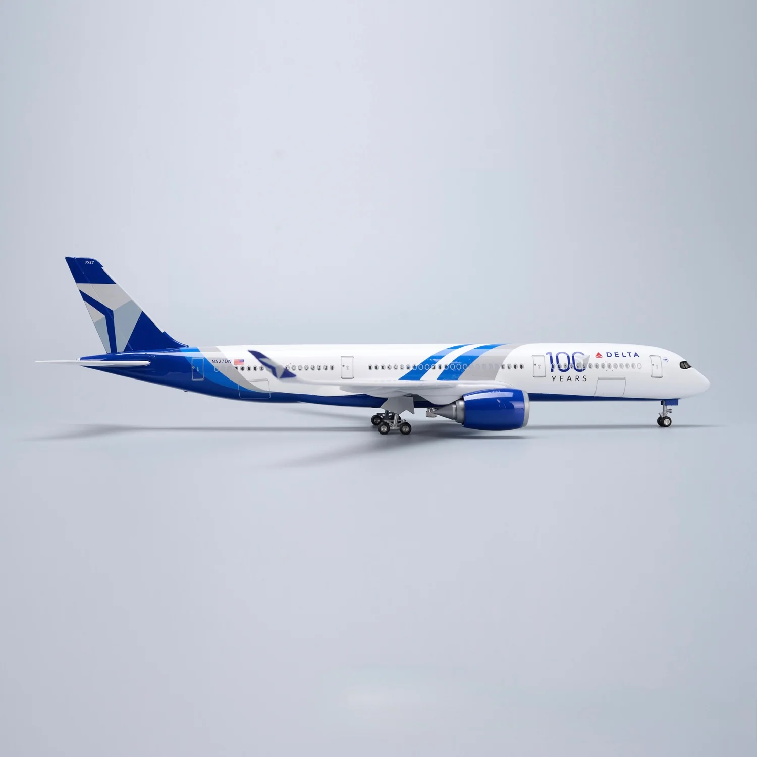 A350 Delta Airlines 1:142 – 47 cm / 18.5 in – 100 YEARS Commemorative - Image 3