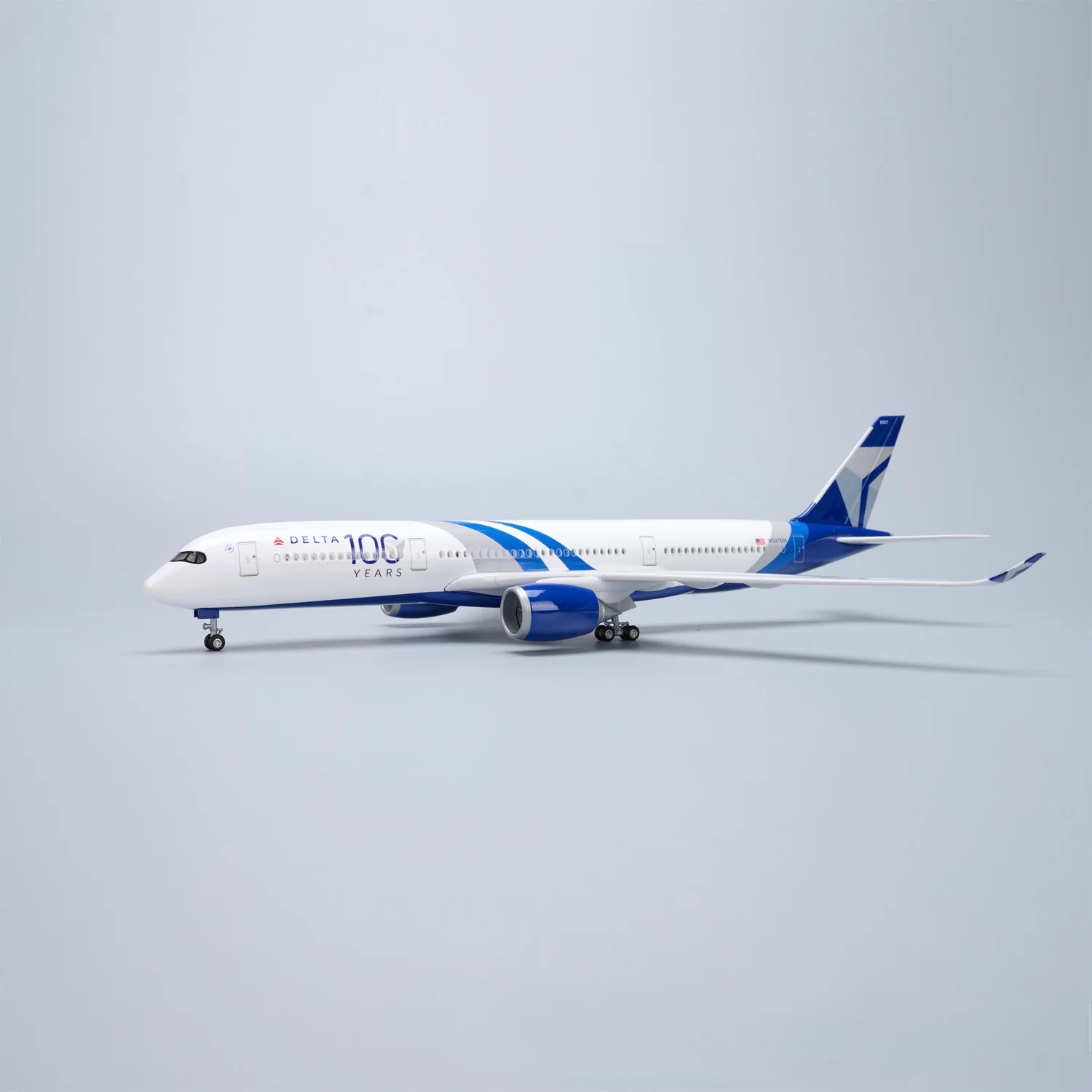 A350 Delta Airlines 1:142 – 47 cm / 18.5 in – 100 YEARS Commemorative - Image 6