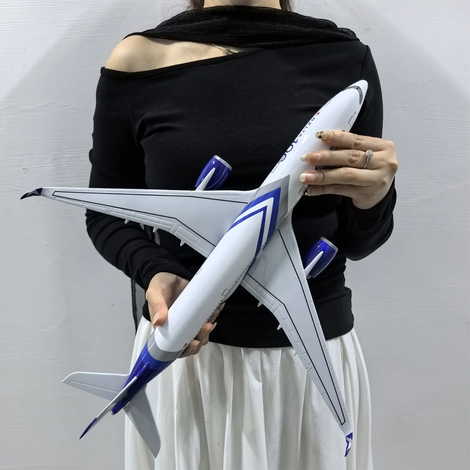 A350 Delta Airlines 1:142 – 47 cm / 18.5 in – 100 YEARS Commemorative - Image 7