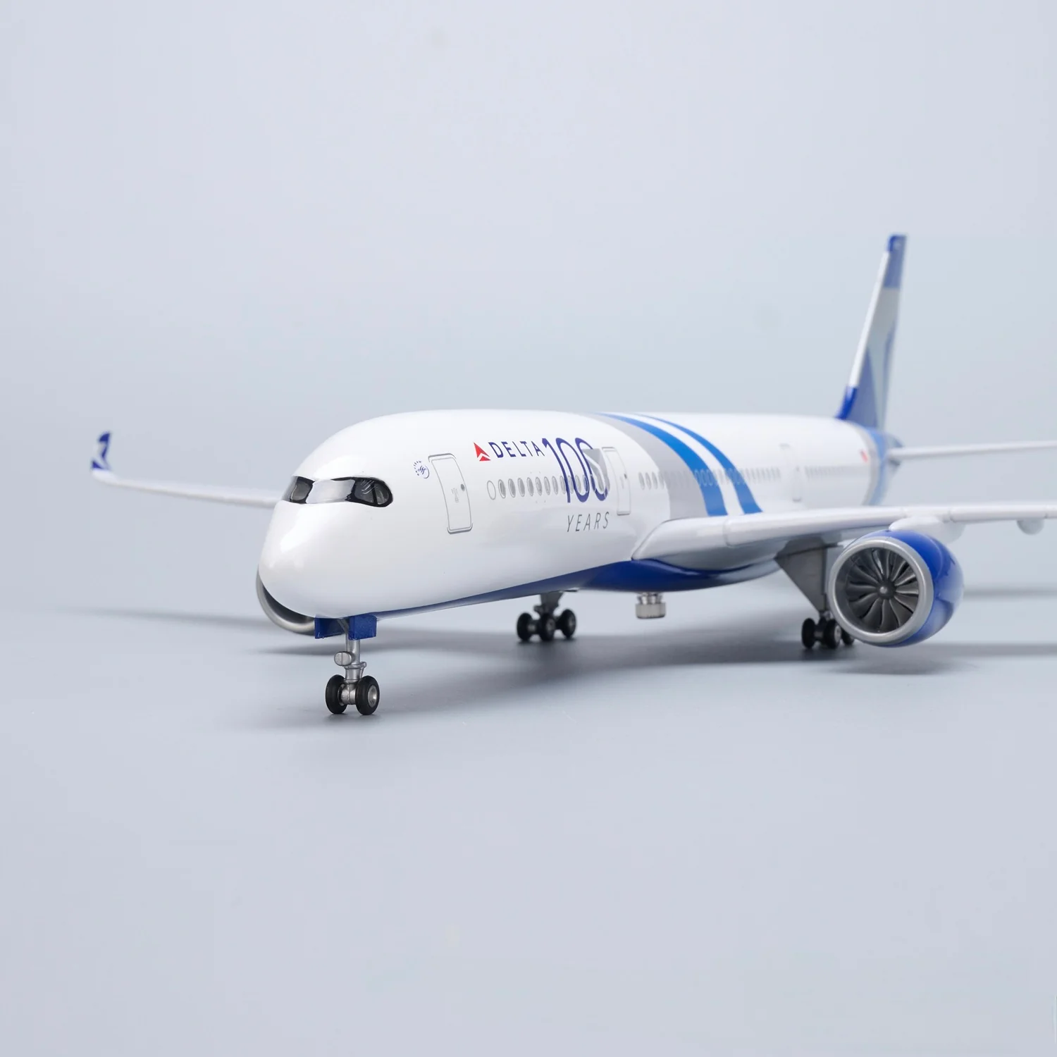 A350 Delta Airlines 1:142 – 47 cm / 18.5 in – 100 YEARS Commemorative - Image 8