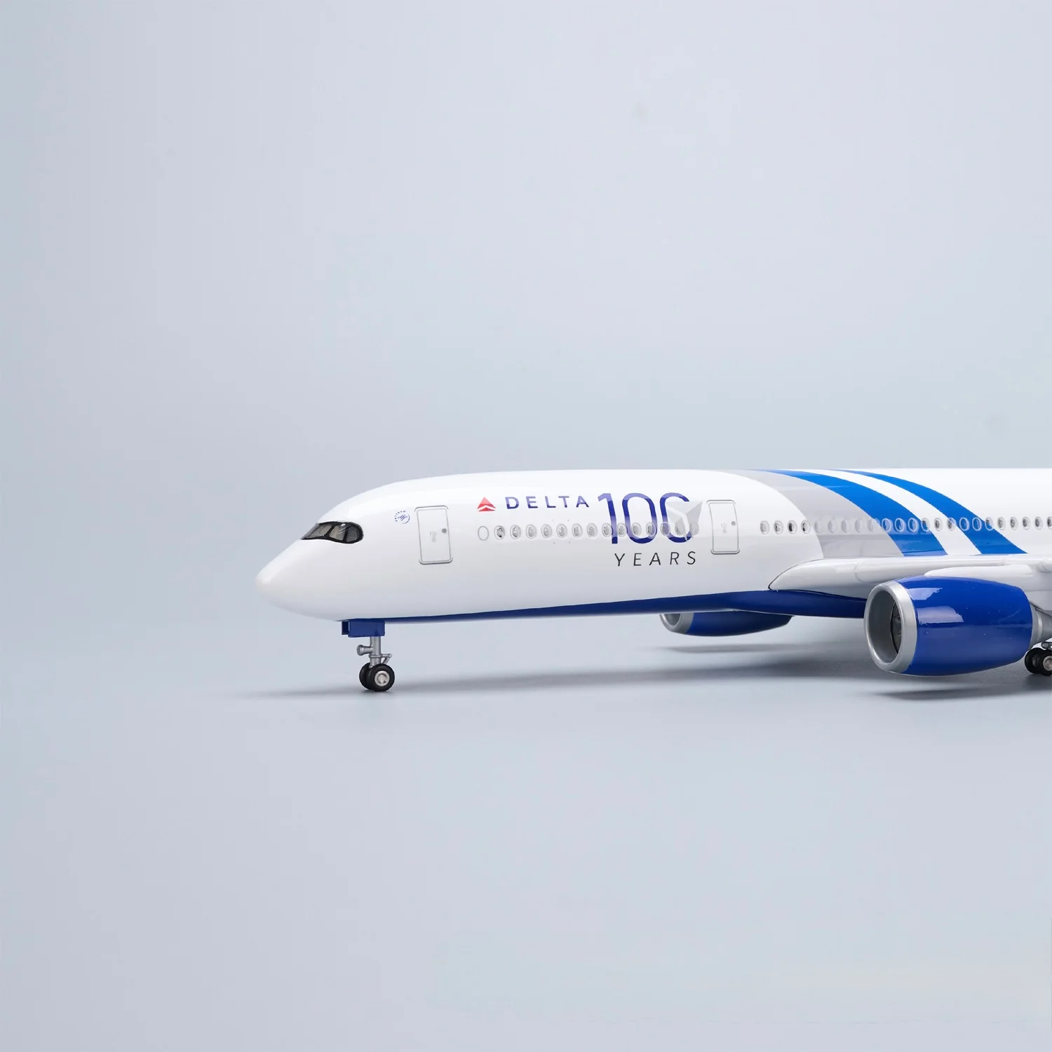 A350 Delta Airlines 1:142 – 47 cm / 18.5 in – 100 YEARS Commemorative - Image 9