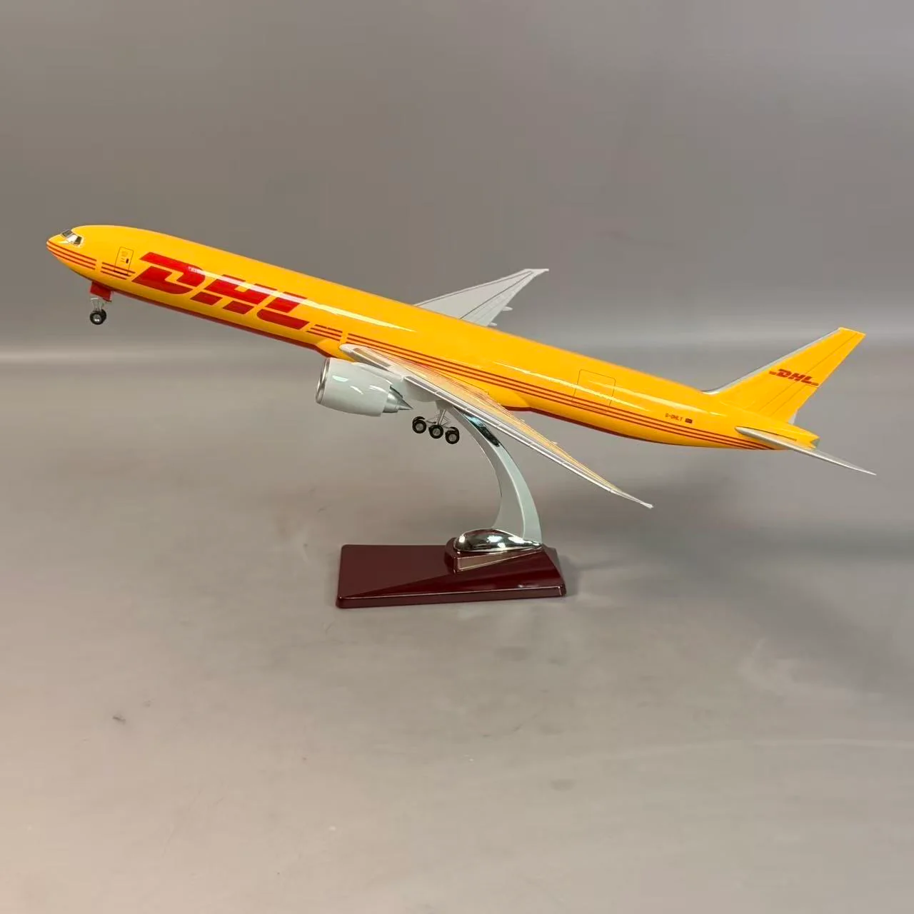 DHL Boeing 777-F Cargo 1:150 – 47 cm / 18.5 in – Premium Solid Resin Model - Image 15