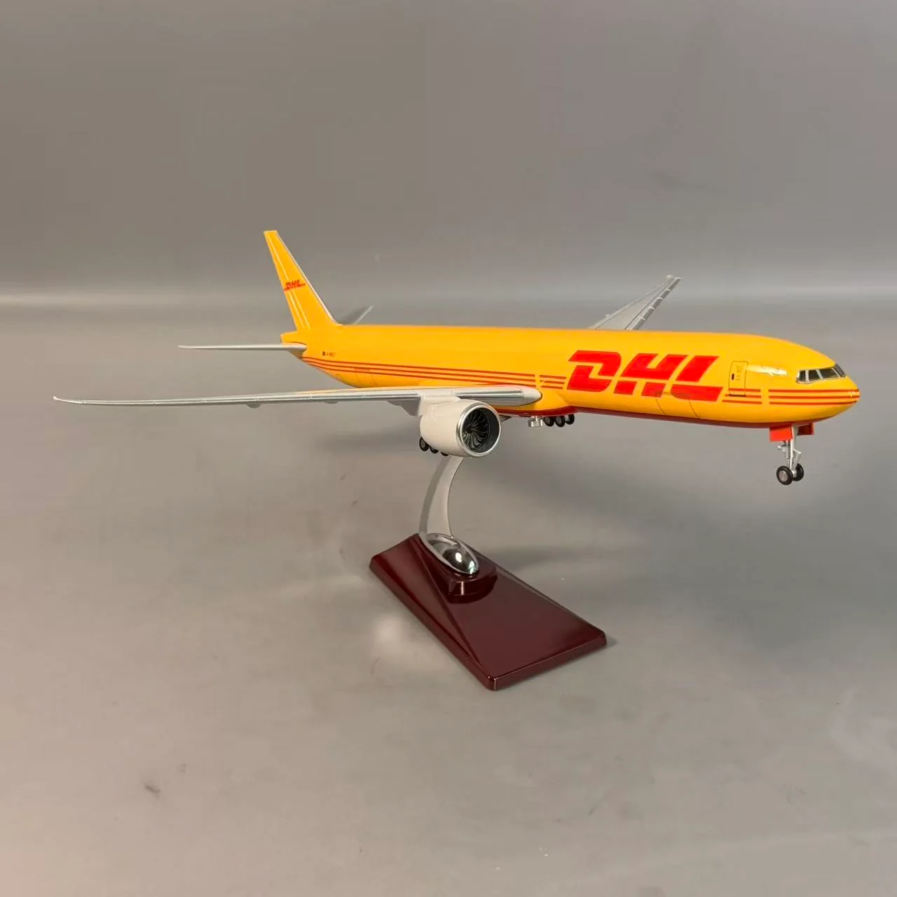 DHL Boeing 777-F Cargo 1:150 – 47 cm / 18.5 in – Premium Solid Resin Model - Image 17