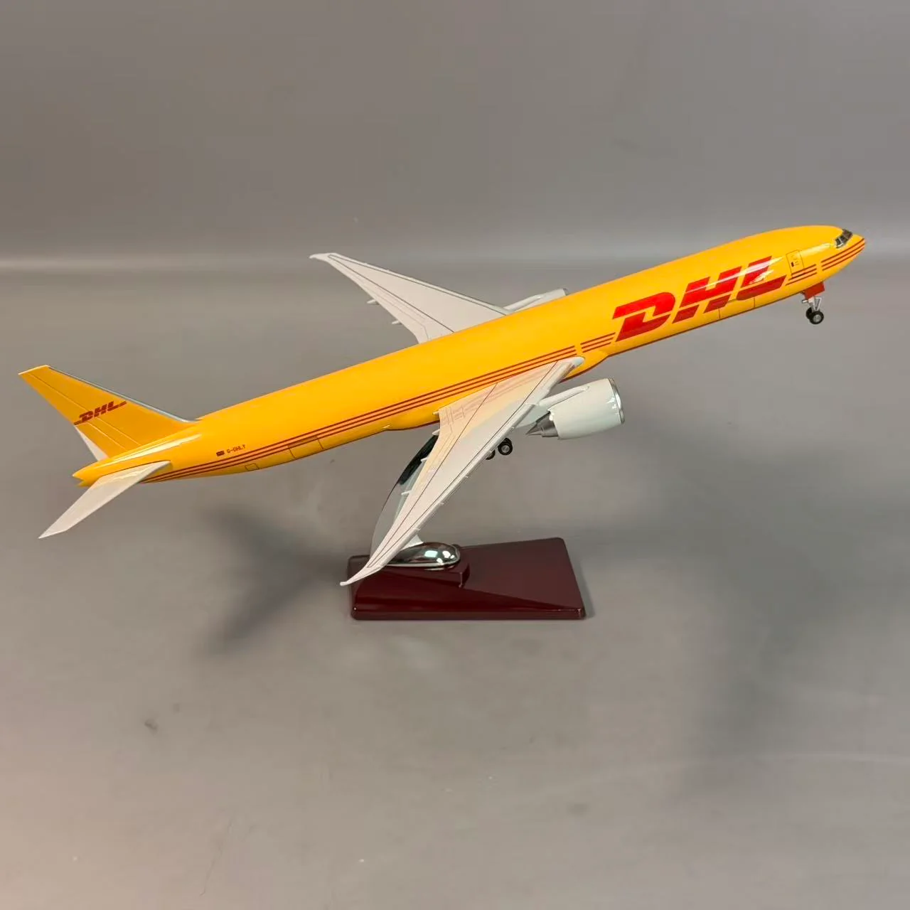 DHL Boeing 777-F Cargo 1:150 – 47 cm / 18.5 in – Premium Solid Resin Model - Image 18