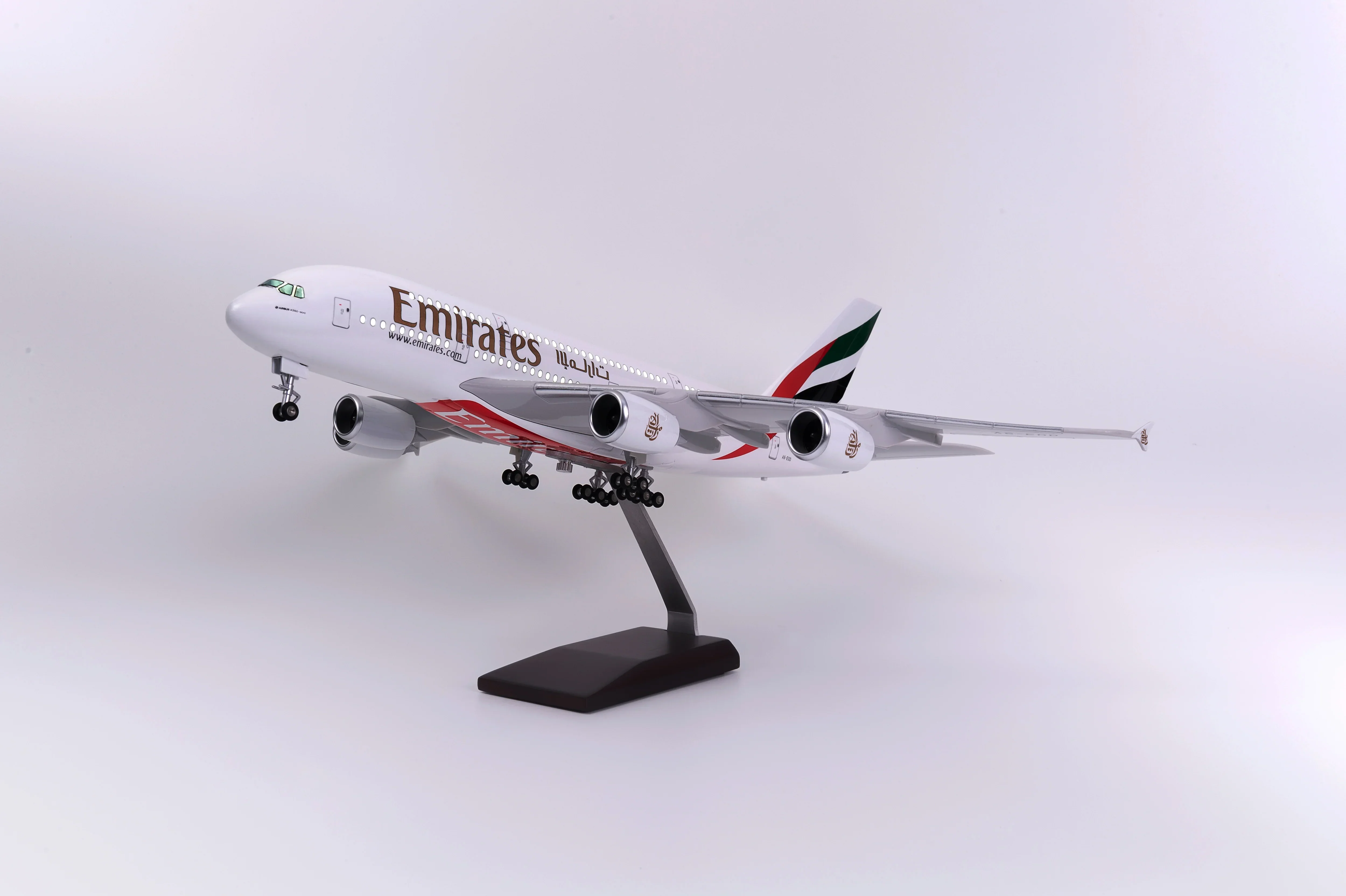 Airbus A380 Emirates 1:160 – 47 cm / 18.5 in – LED Lights - Image 3