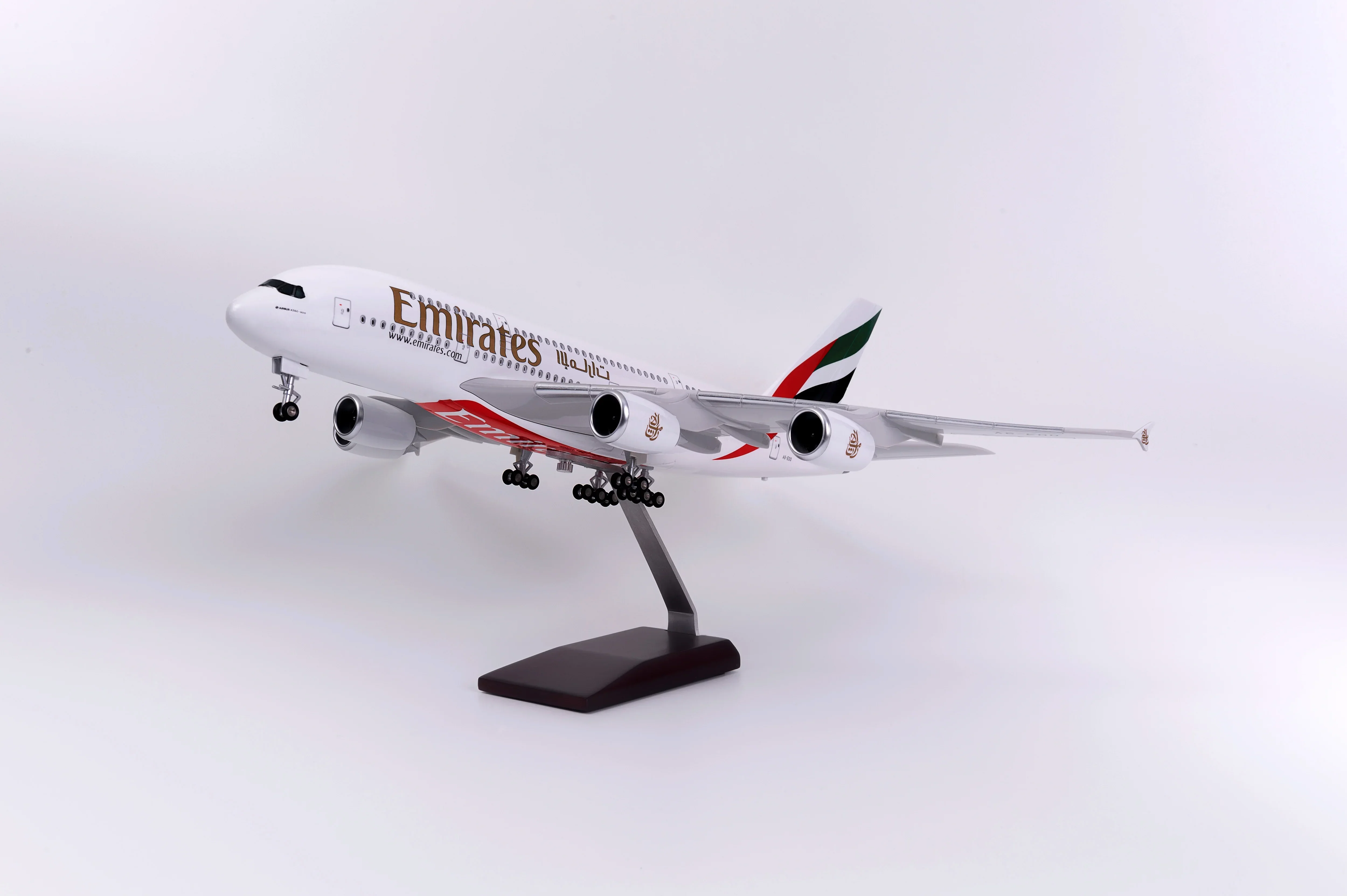 Airbus A380 Emirates 1:160 – 47 cm / 18.5 in – LED Lights - Image 5
