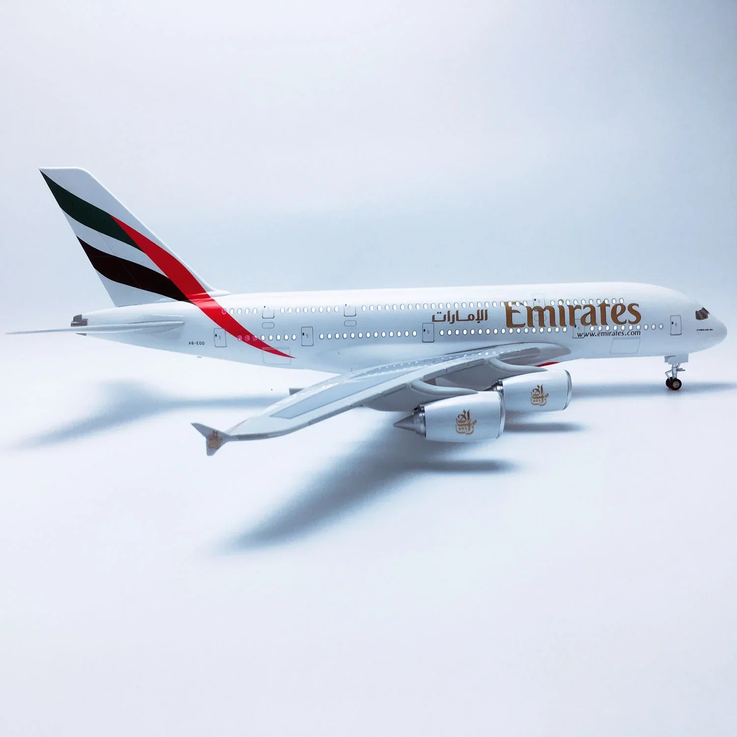 Airbus A380 Emirates 1:160 – 47 cm / 18.5 in – LED Lights - Image 6