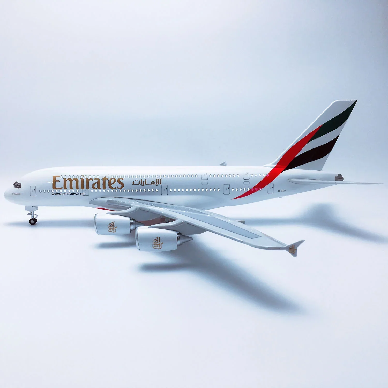 Airbus A380 Emirates 1:160 – 47 cm / 18.5 in – LED Lights - Image 7