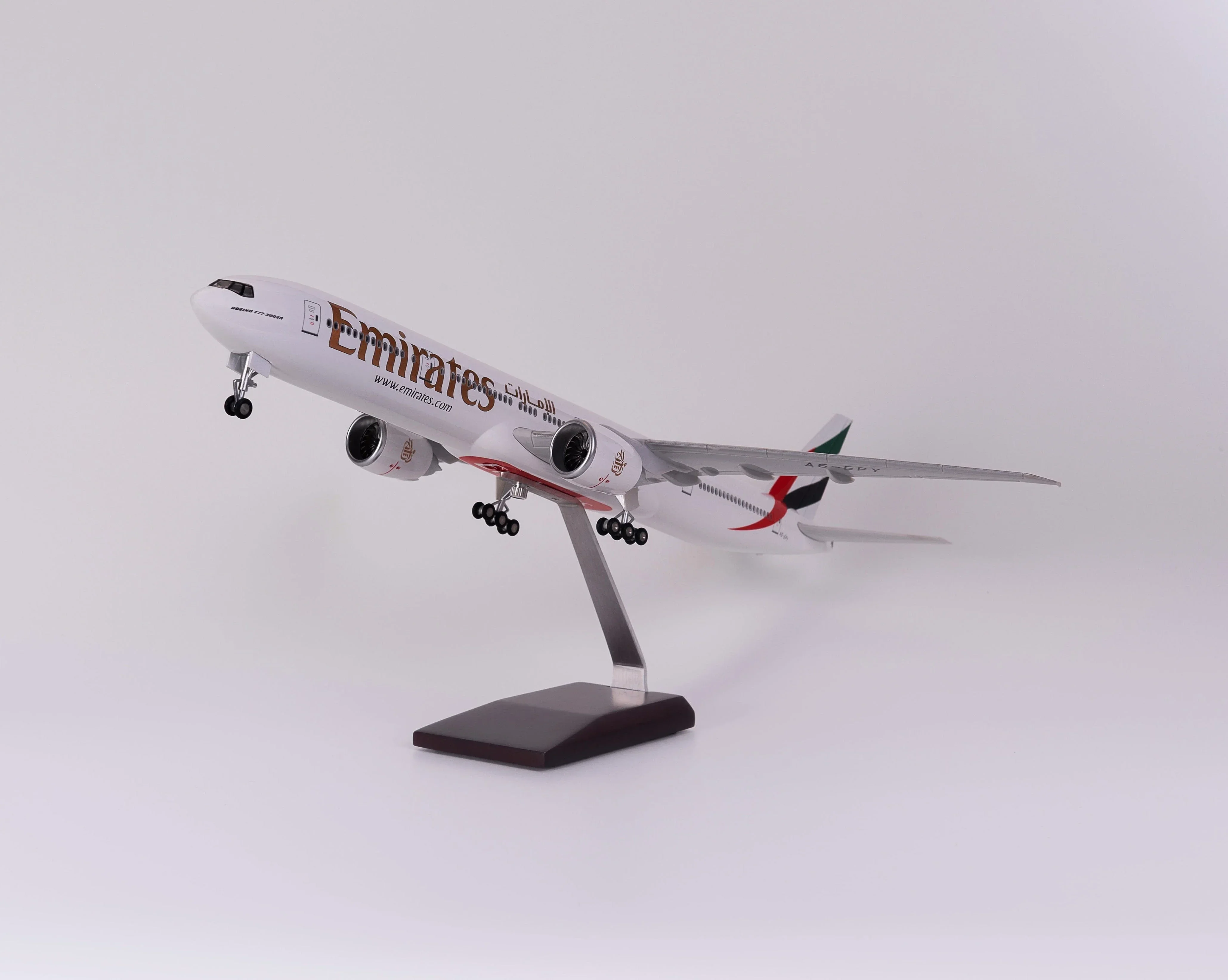 Boeing 777 Emirates – Scale 1:157 (47 cm / 18.5 in) - Image 7