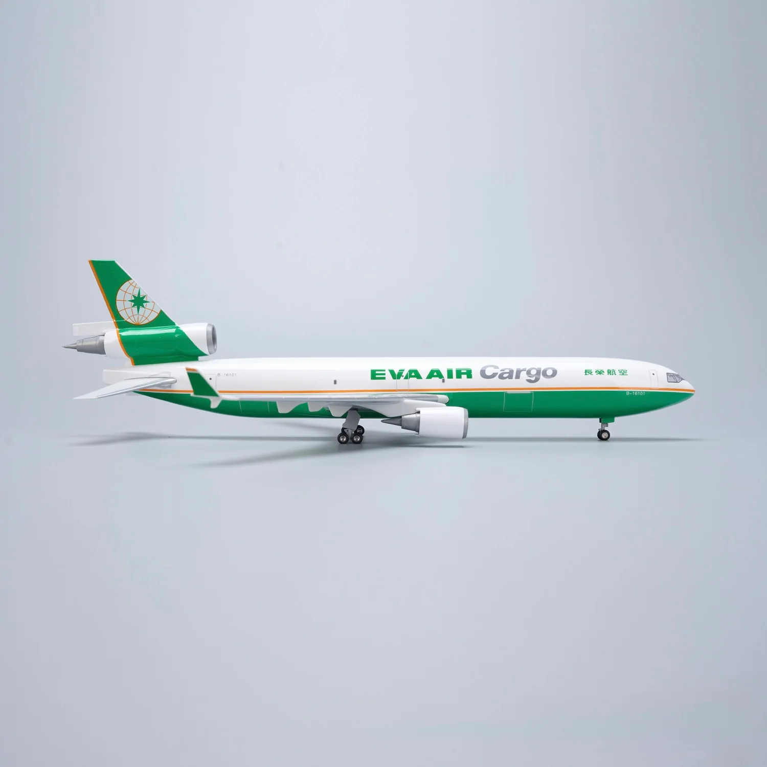 EVA AIR MD-11 McDonnell Douglas – Scale 1:130 – 47 cm/18.5 in – ABS Resin - Image 3