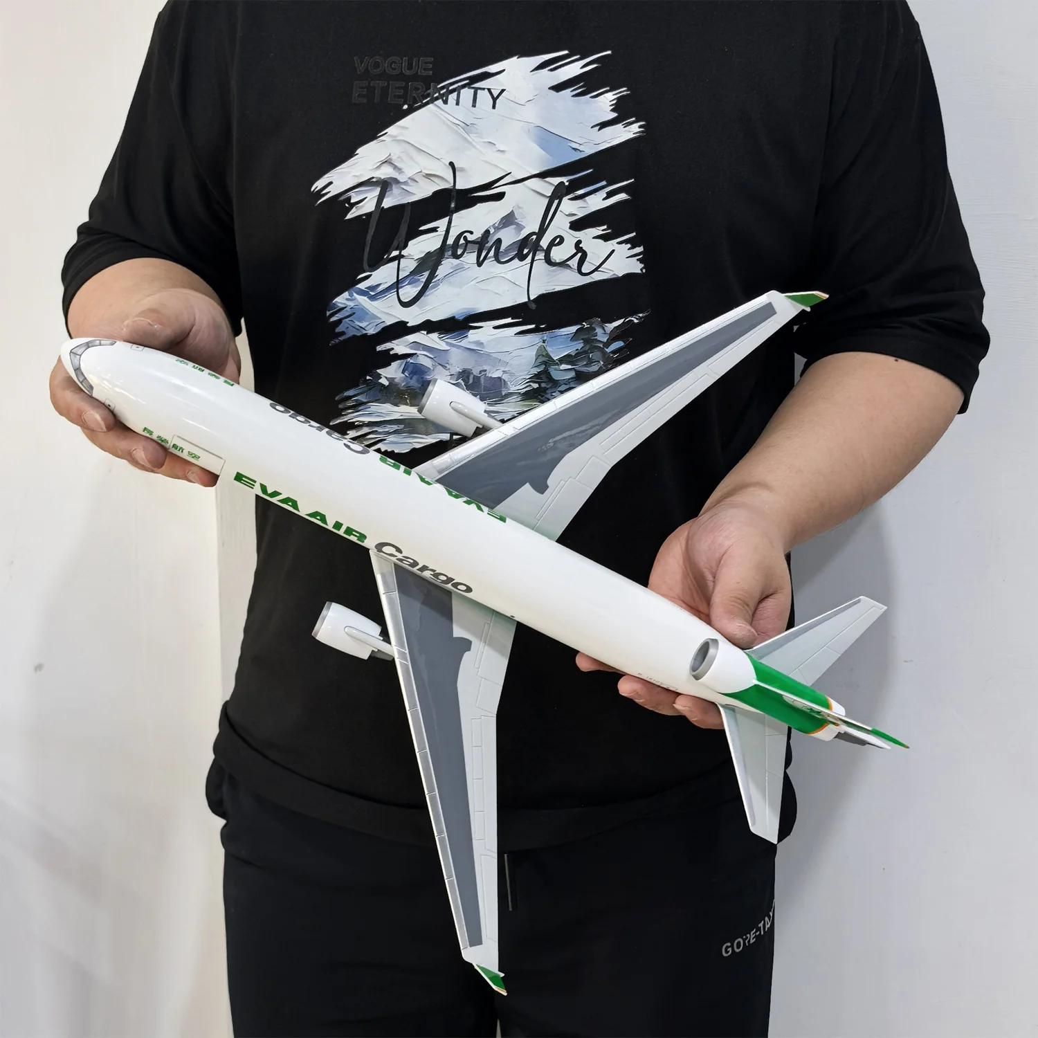 EVA AIR MD-11 McDonnell Douglas – Scale 1:130 – 47 cm/18.5 in – ABS Resin - Image 9