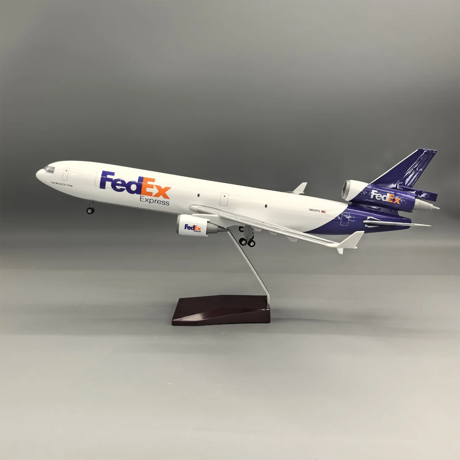 FEDEX MD-11 McDonnell Douglas – Scale 1:130 – 47 cm/18.5 in – ABS Resin - Image 4