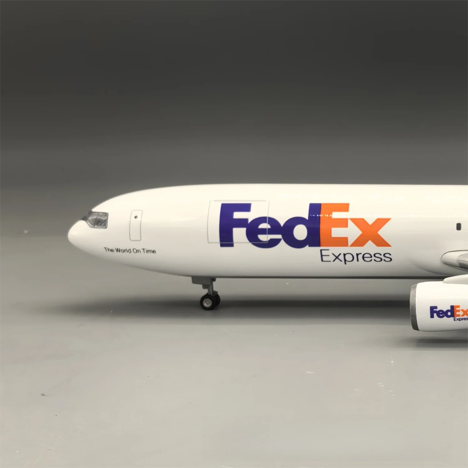 FEDEX MD-11 McDonnell Douglas – Scale 1:130 – 47 cm/18.5 in – ABS Resin - Image 6