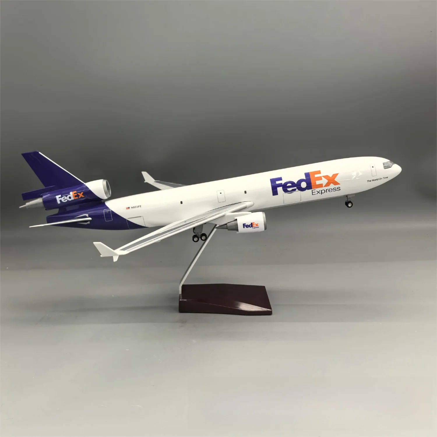 FEDEX MD-11 McDonnell Douglas – Scale 1:130 – 47 cm/18.5 in – ABS Resin - Image 8