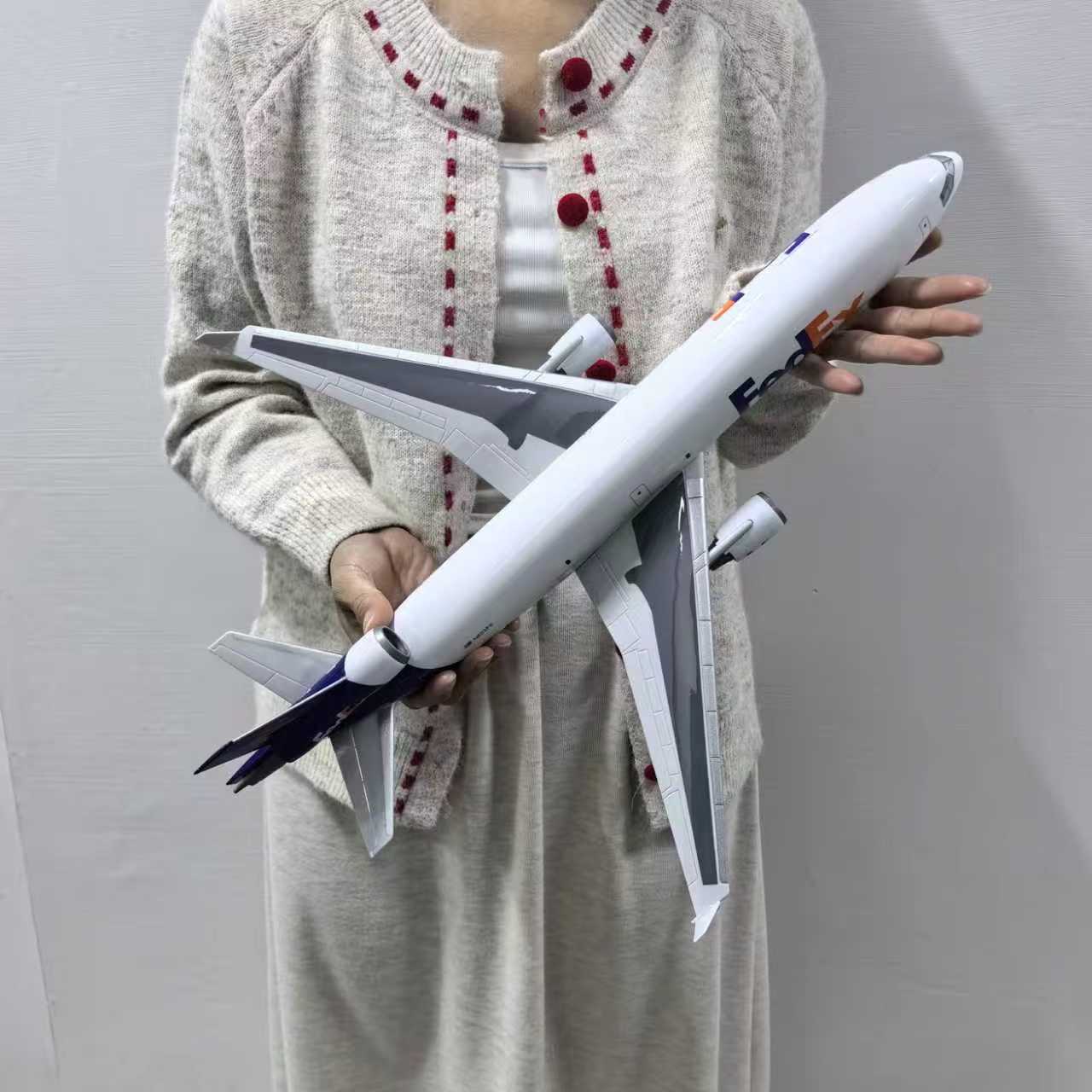 FEDEX MD-11 McDonnell Douglas – Scale 1:130 – 47 cm/18.5 in – ABS Resin - Image 9