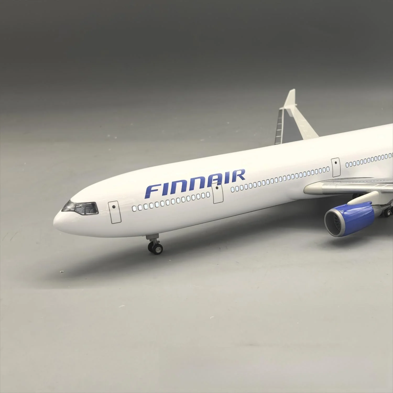 Finnair McDonnell Douglas MD-11 1:150 – 47 cm / 18.5 in – Classic Trijet Edition - Image 3