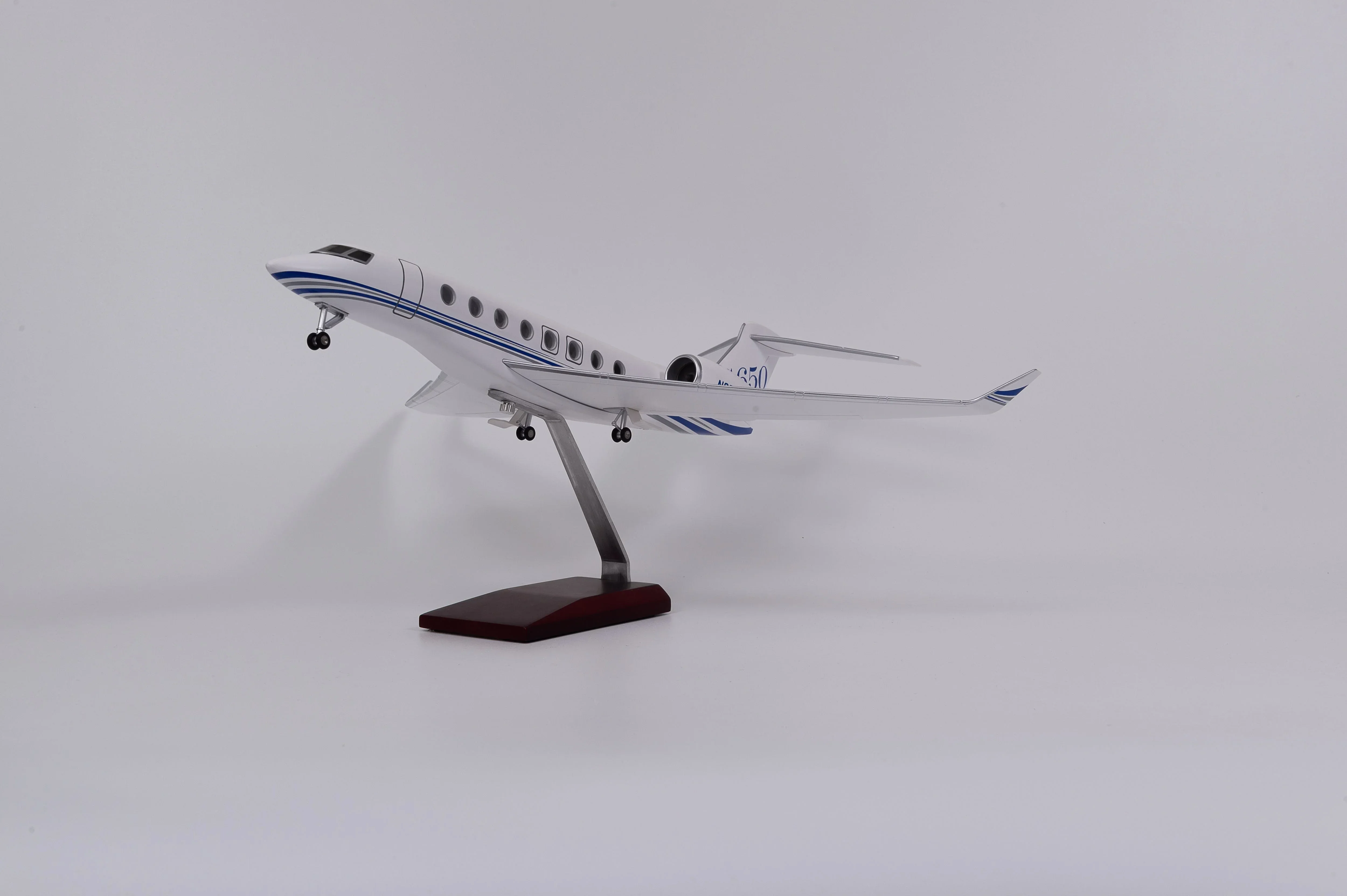 Gulfstream G650ER - Scale 1:50  - L:17in - 45cm - Image 10