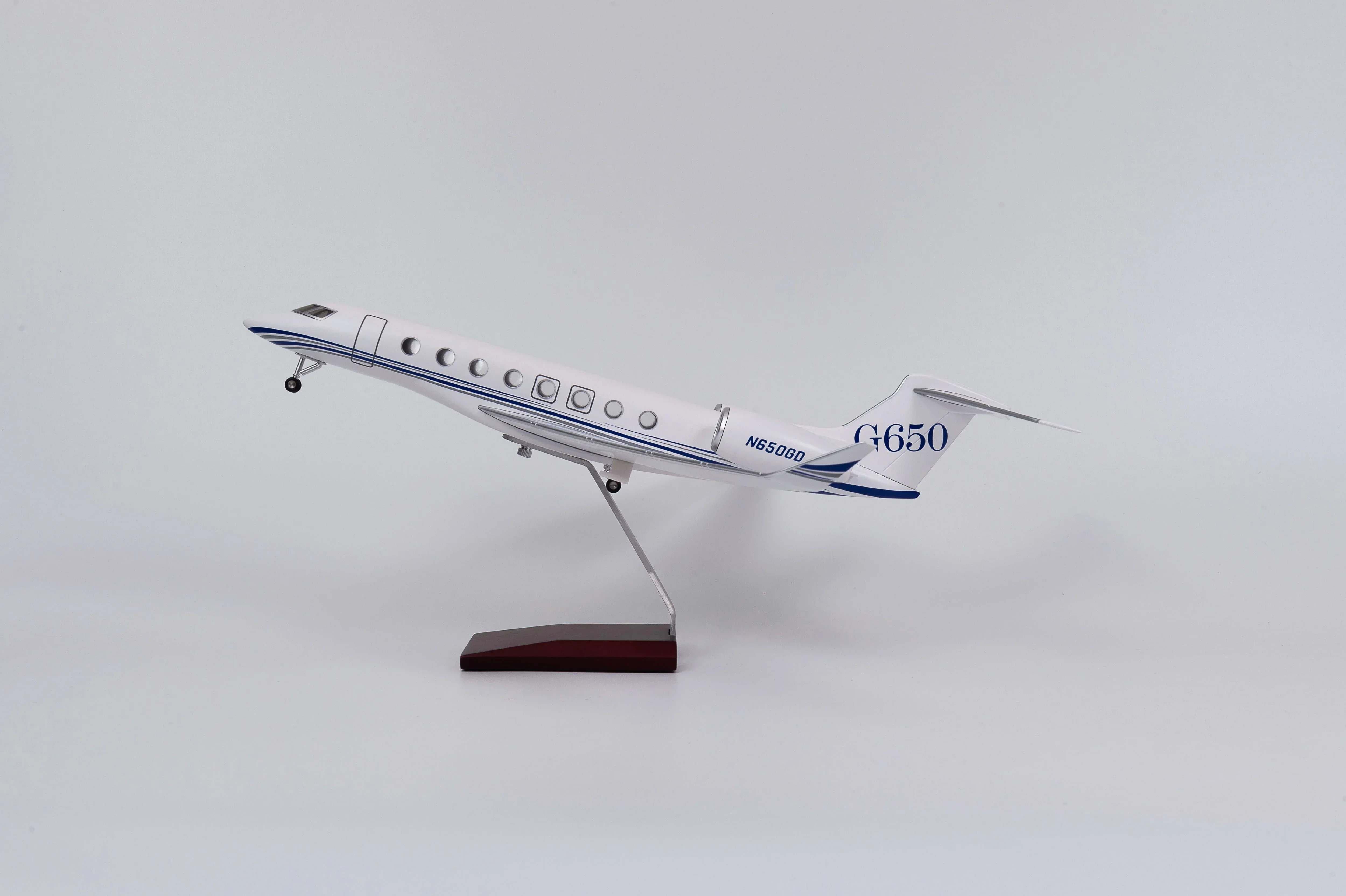Gulfstream G650ER - Scale 1:50  - L:17in - 45cm - Image 9
