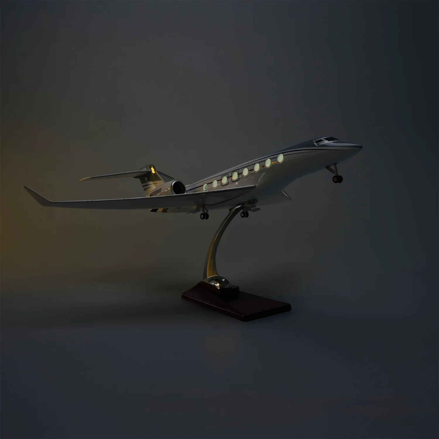 Gulfstream G650ER – Scale 1:50 –  17.7 in - 45 cm – Resin – Premium Display Stand - Image 3