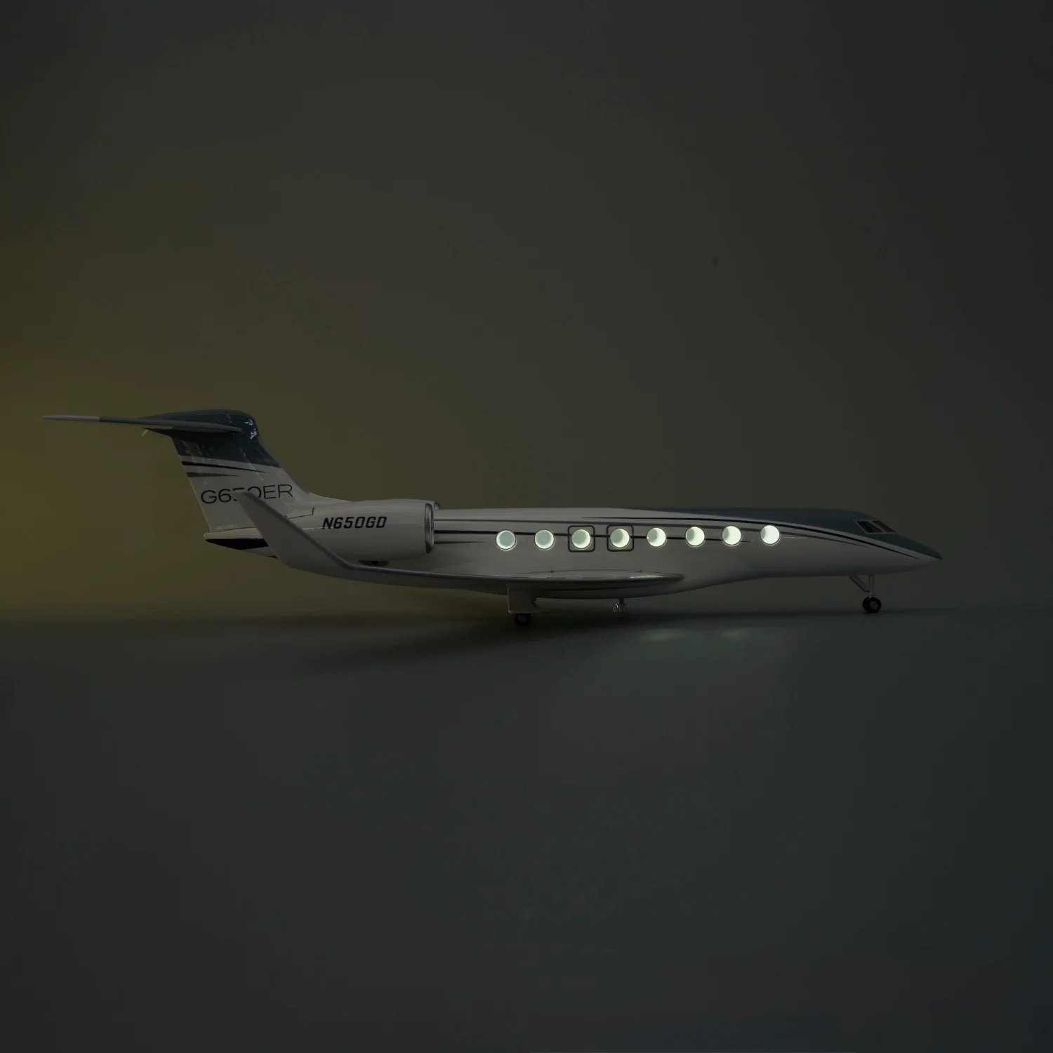 Gulfstream G650ER – Scale 1:50 –  17.7 in - 45 cm – Resin – Premium Display Stand - Image 5