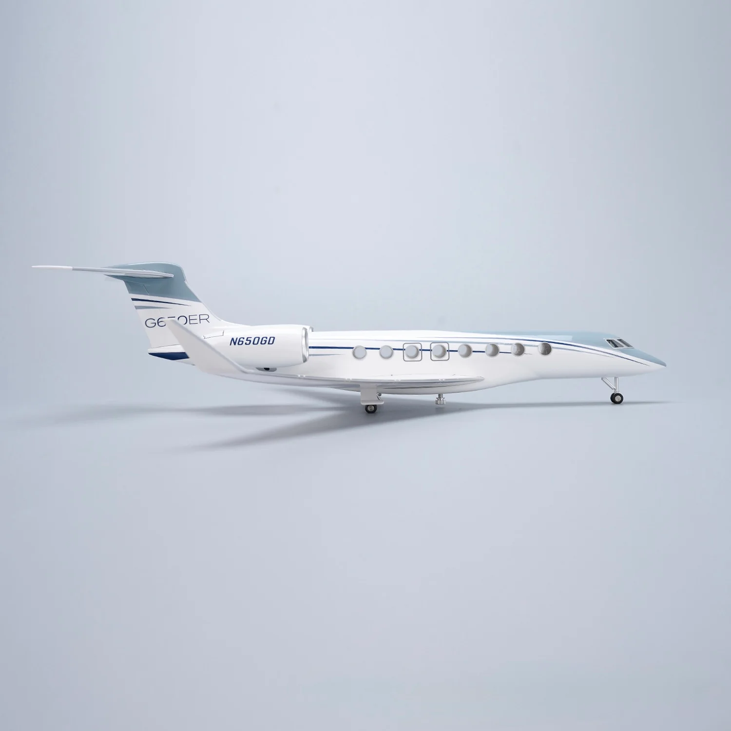 Gulfstream G650ER – Scale 1:50 –  17.7 in - 45 cm – Resin – Premium Display Stand - Image 7