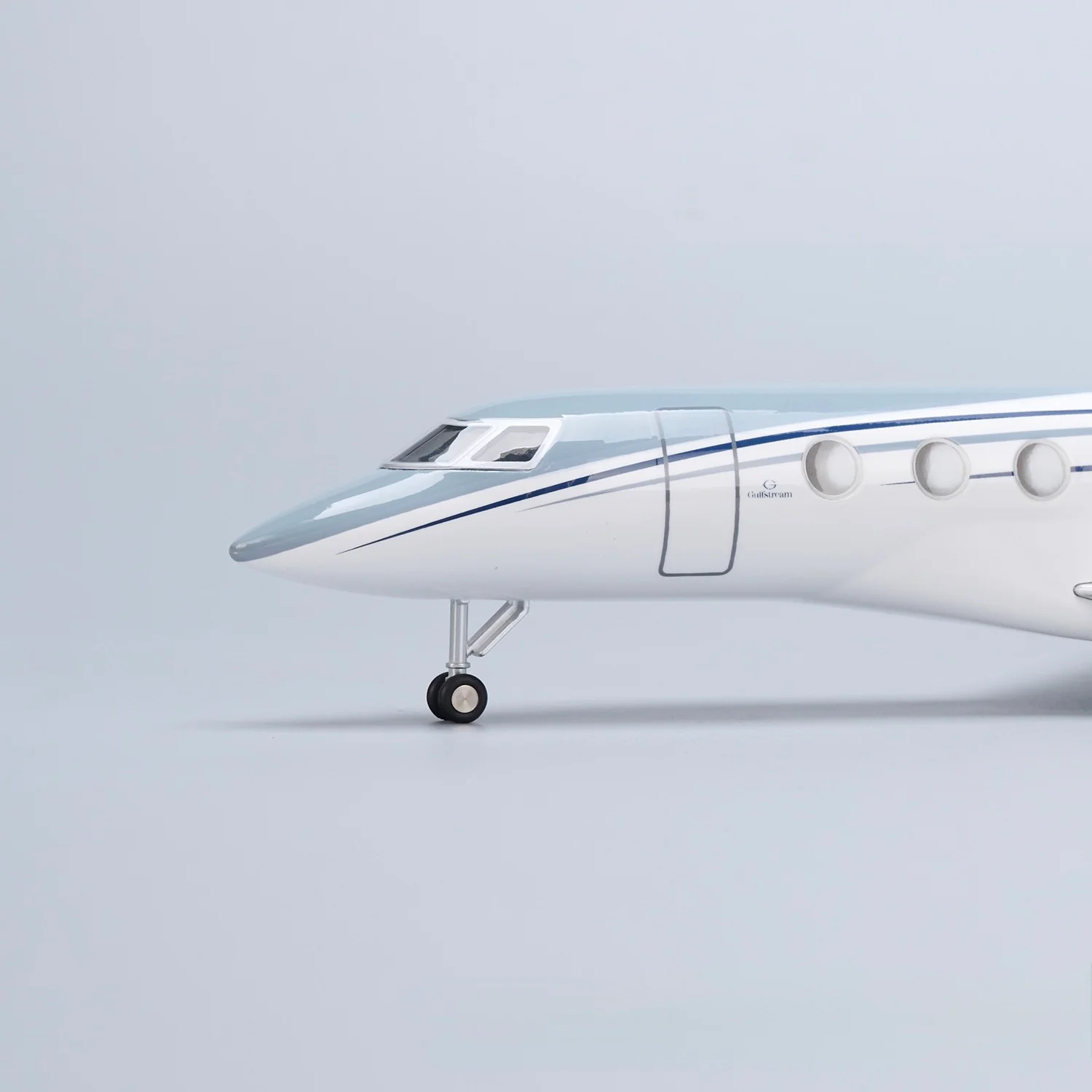 Gulfstream G650ER – Scale 1:50 –  17.7 in - 45 cm – Resin – Premium Display Stand - Image 8