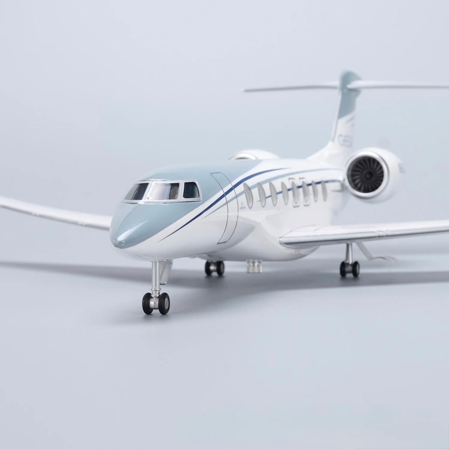 Gulfstream G650ER – Scale 1:50 –  17.7 in - 45 cm – Resin – Premium Display Stand - Image 9